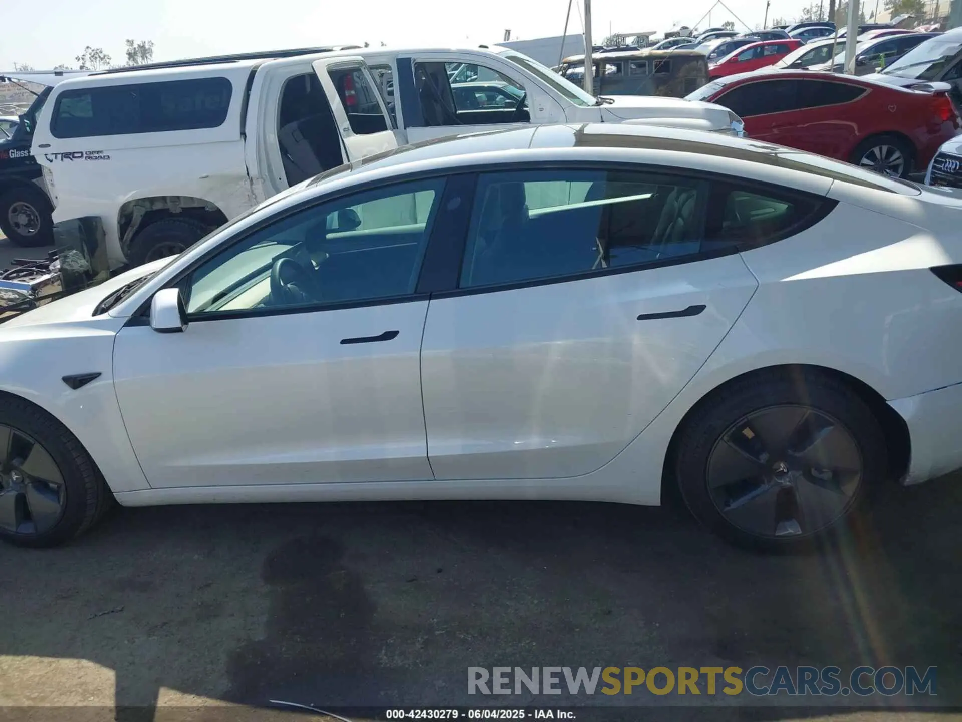 14 Photograph of a damaged car 5YJ3E1EB4NF183958 TESLA MODEL 3 2022
