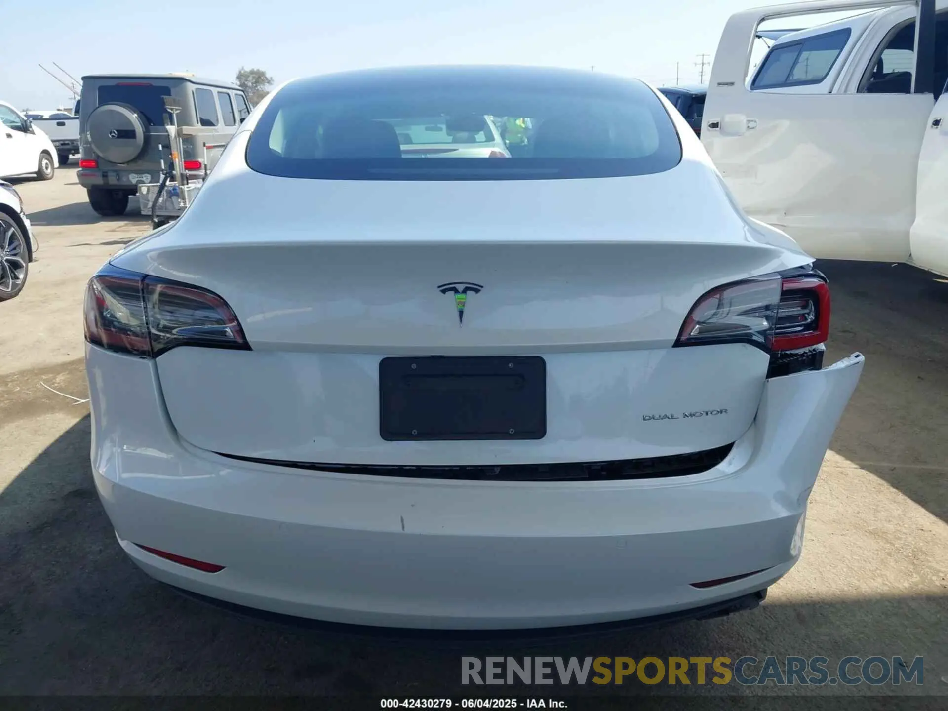 16 Photograph of a damaged car 5YJ3E1EB4NF183958 TESLA MODEL 3 2022