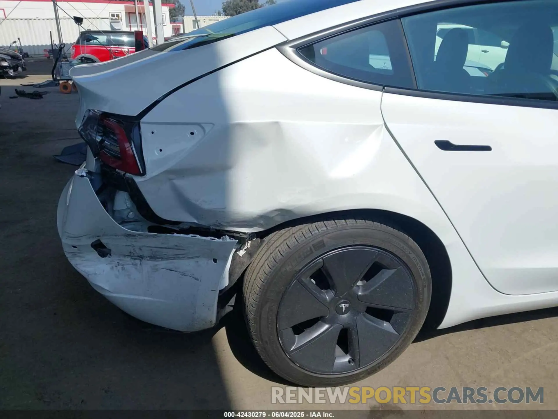 19 Photograph of a damaged car 5YJ3E1EB4NF183958 TESLA MODEL 3 2022