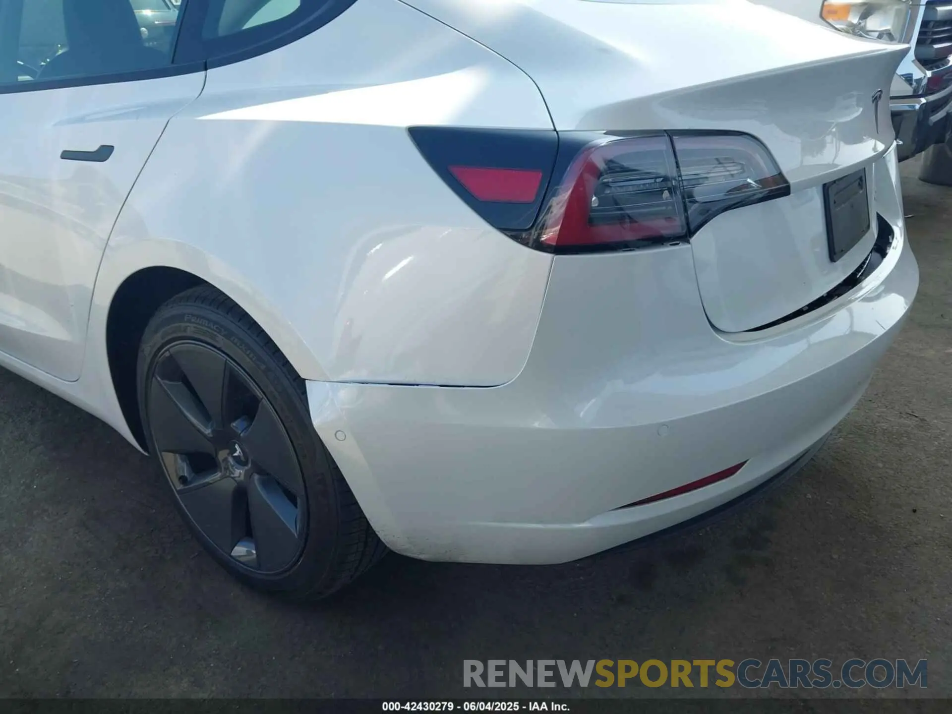 21 Photograph of a damaged car 5YJ3E1EB4NF183958 TESLA MODEL 3 2022