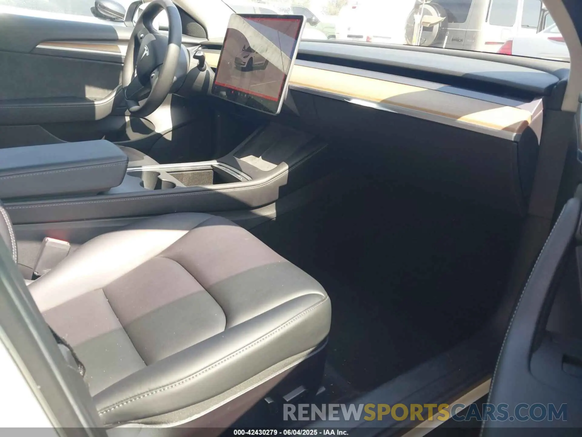 5 Photograph of a damaged car 5YJ3E1EB4NF183958 TESLA MODEL 3 2022