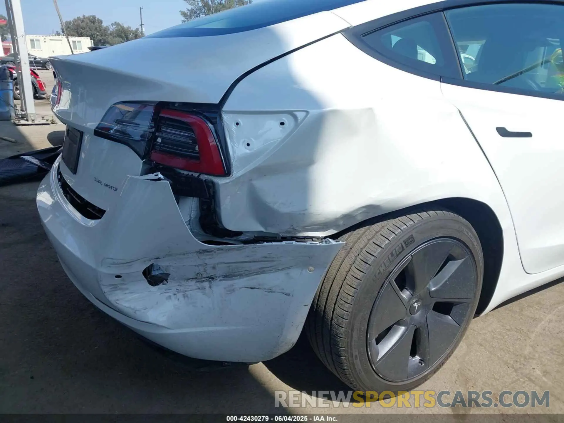 6 Photograph of a damaged car 5YJ3E1EB4NF183958 TESLA MODEL 3 2022