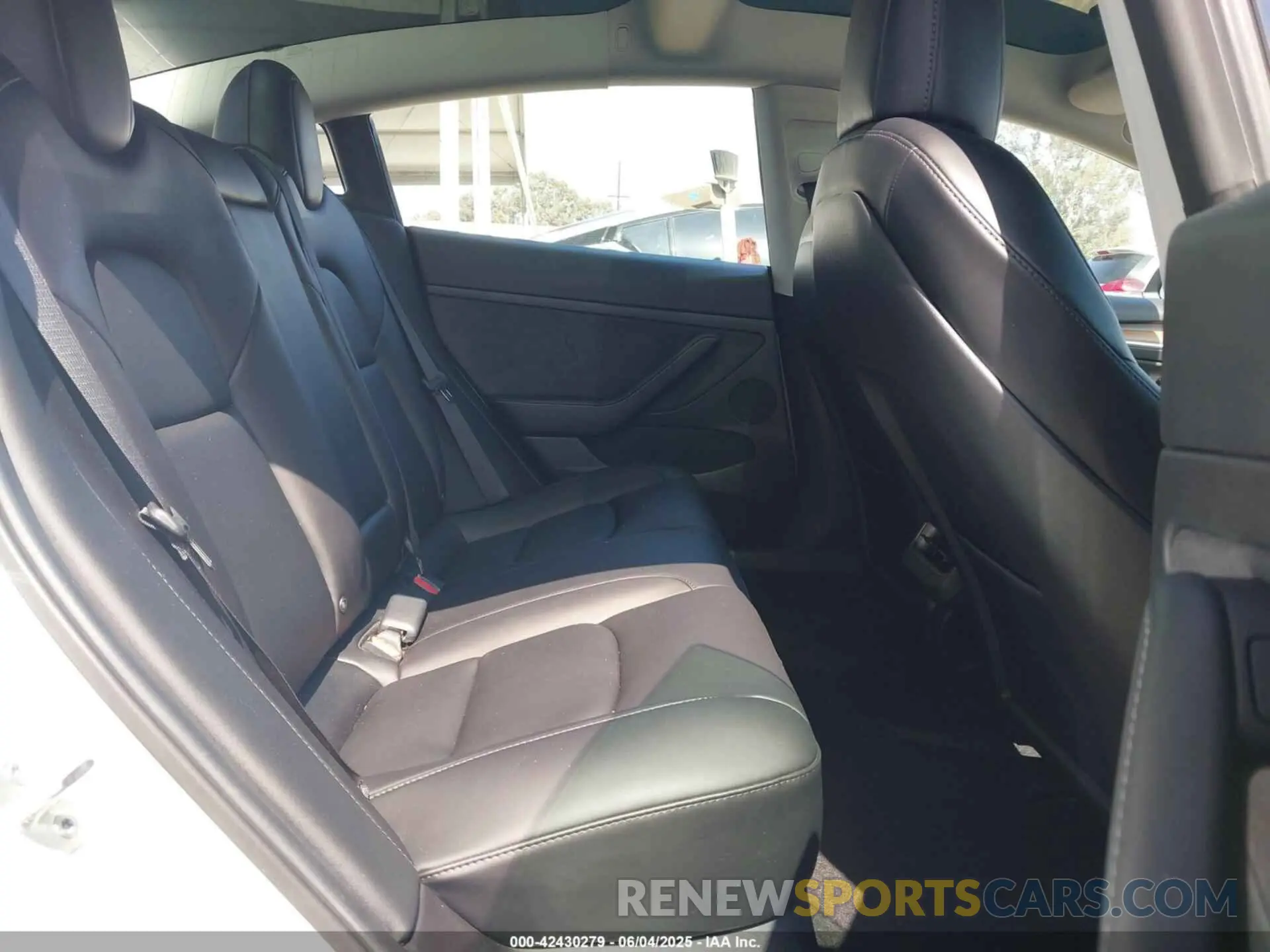 8 Photograph of a damaged car 5YJ3E1EB4NF183958 TESLA MODEL 3 2022