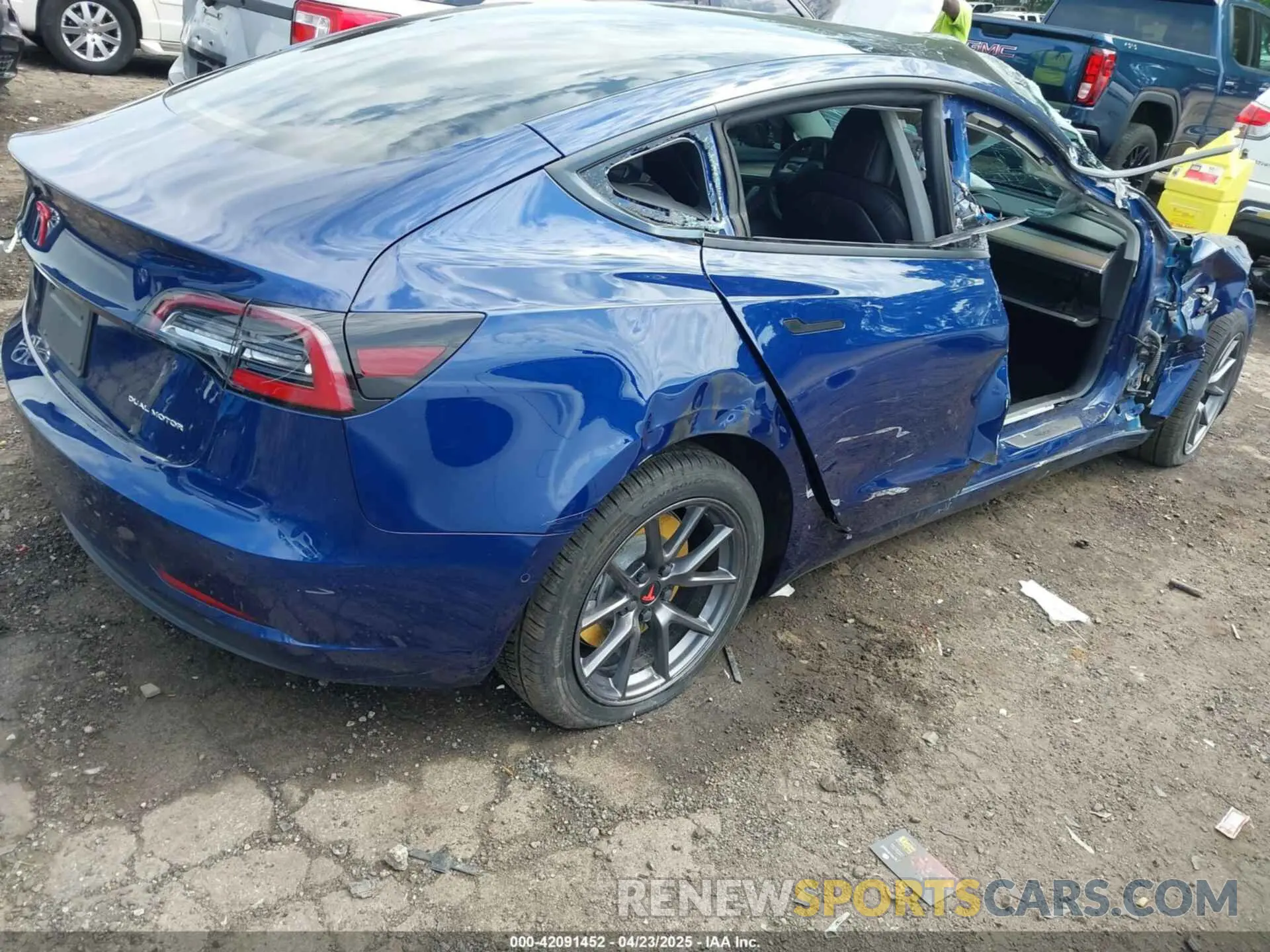 4 Photograph of a damaged car 5YJ3E1EB4NF184088 TESLA MODEL 3 2022