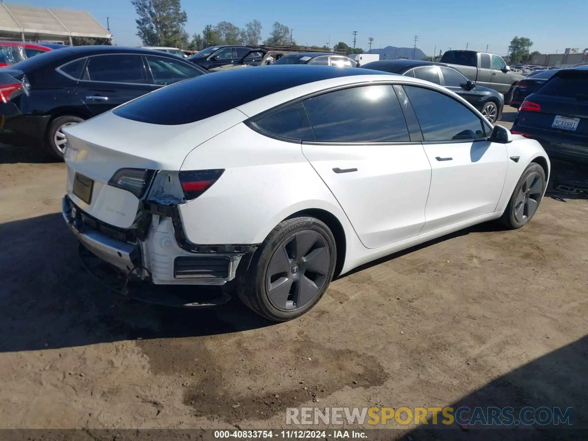 4 Photograph of a damaged car 5YJ3E1EB4NF242894 TESLA MODEL 3 2022