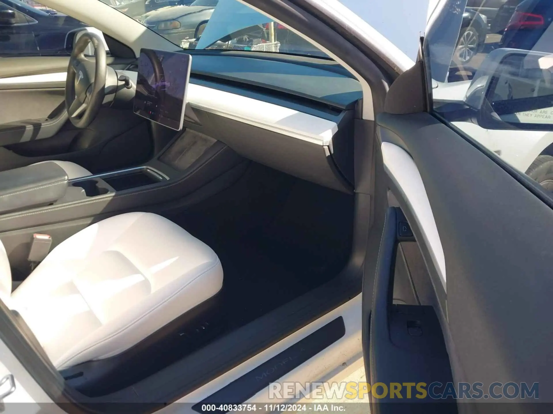 5 Photograph of a damaged car 5YJ3E1EB4NF242894 TESLA MODEL 3 2022