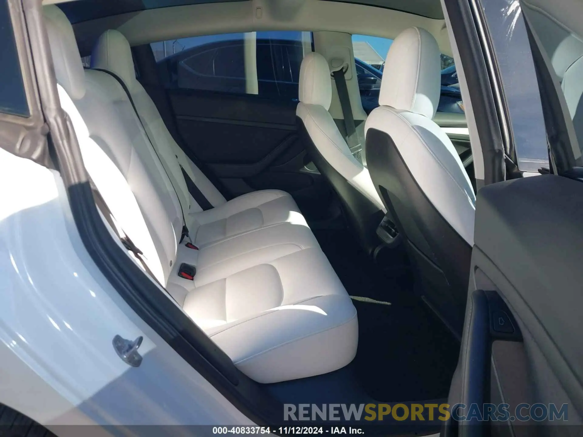8 Photograph of a damaged car 5YJ3E1EB4NF242894 TESLA MODEL 3 2022
