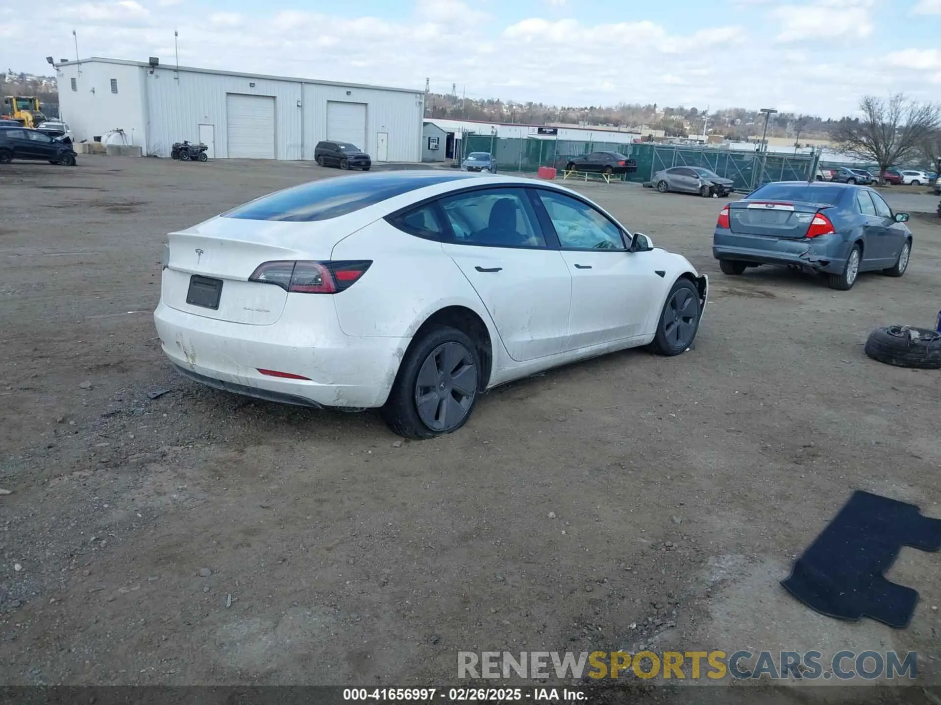 4 Photograph of a damaged car 5YJ3E1EB4NF250056 TESLA MODEL 3 2022