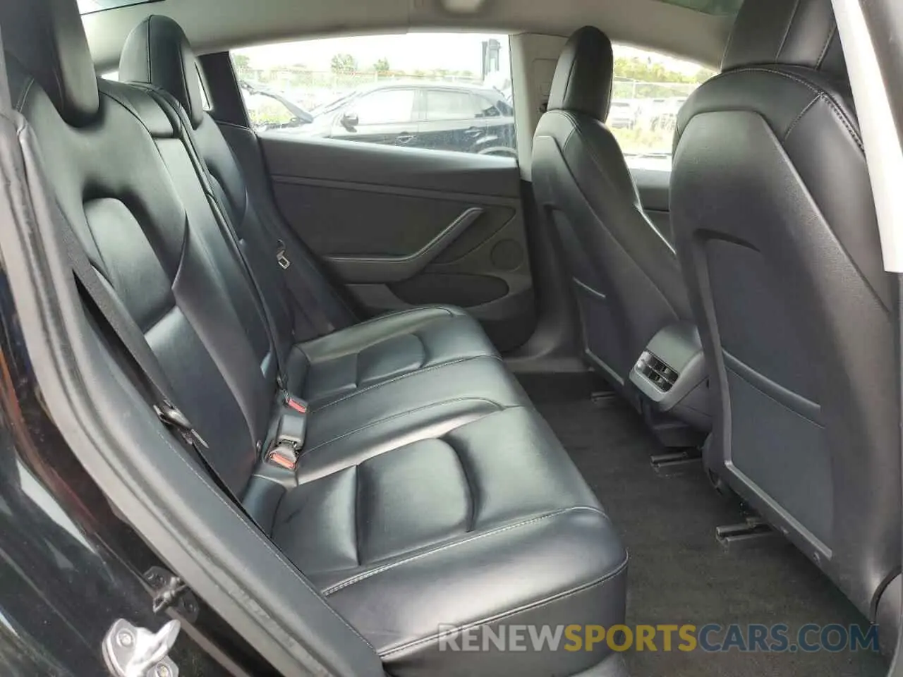 10 Photograph of a damaged car 5YJ3E1EB4NF286040 TESLA MODEL 3 2022