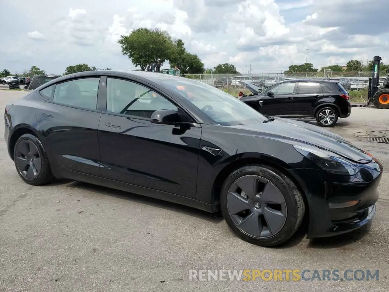 4 Photograph of a damaged car 5YJ3E1EB4NF286040 TESLA MODEL 3 2022