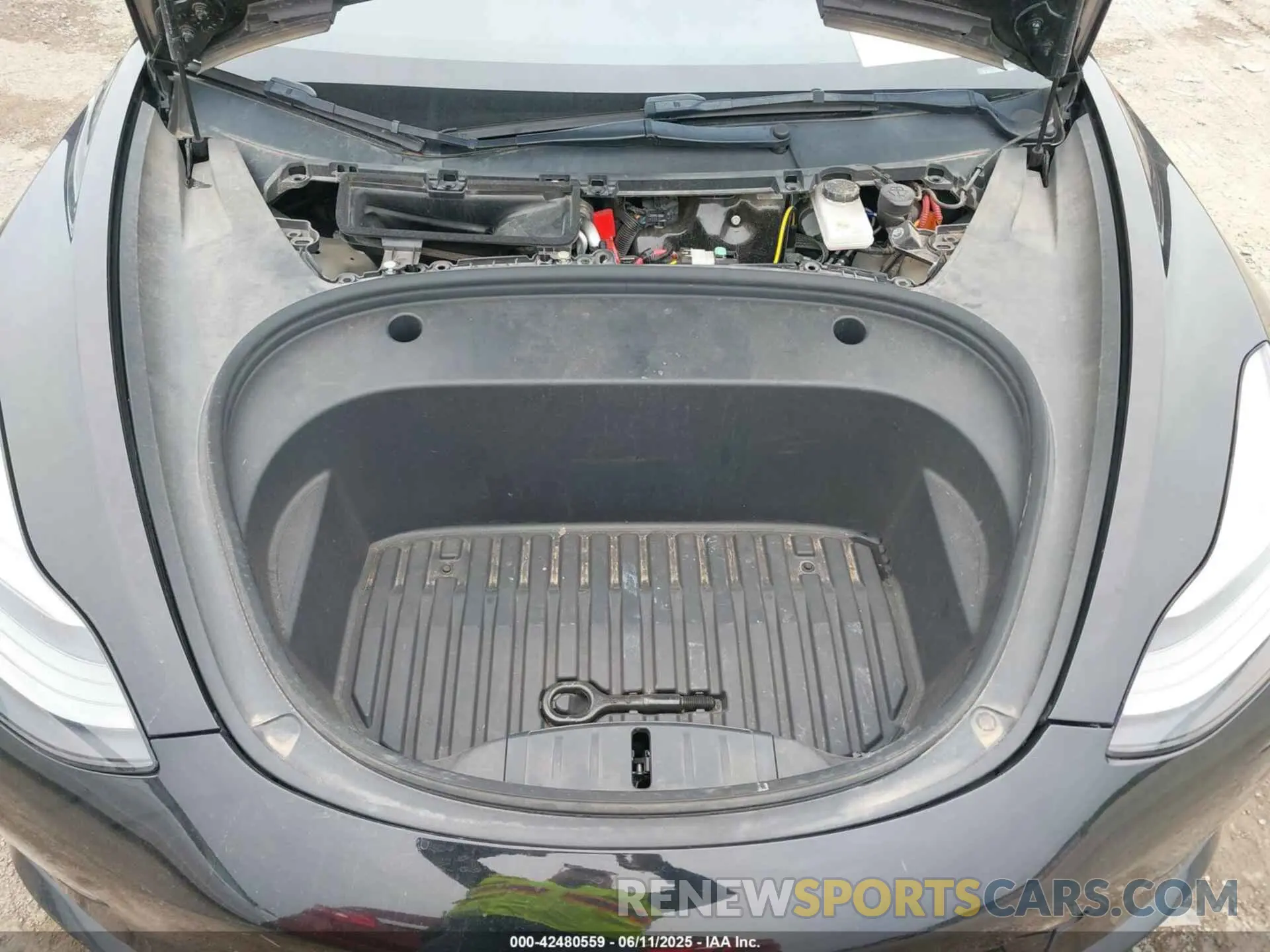 10 Photograph of a damaged car 5YJ3E1EB4NF286815 TESLA MODEL 3 2022