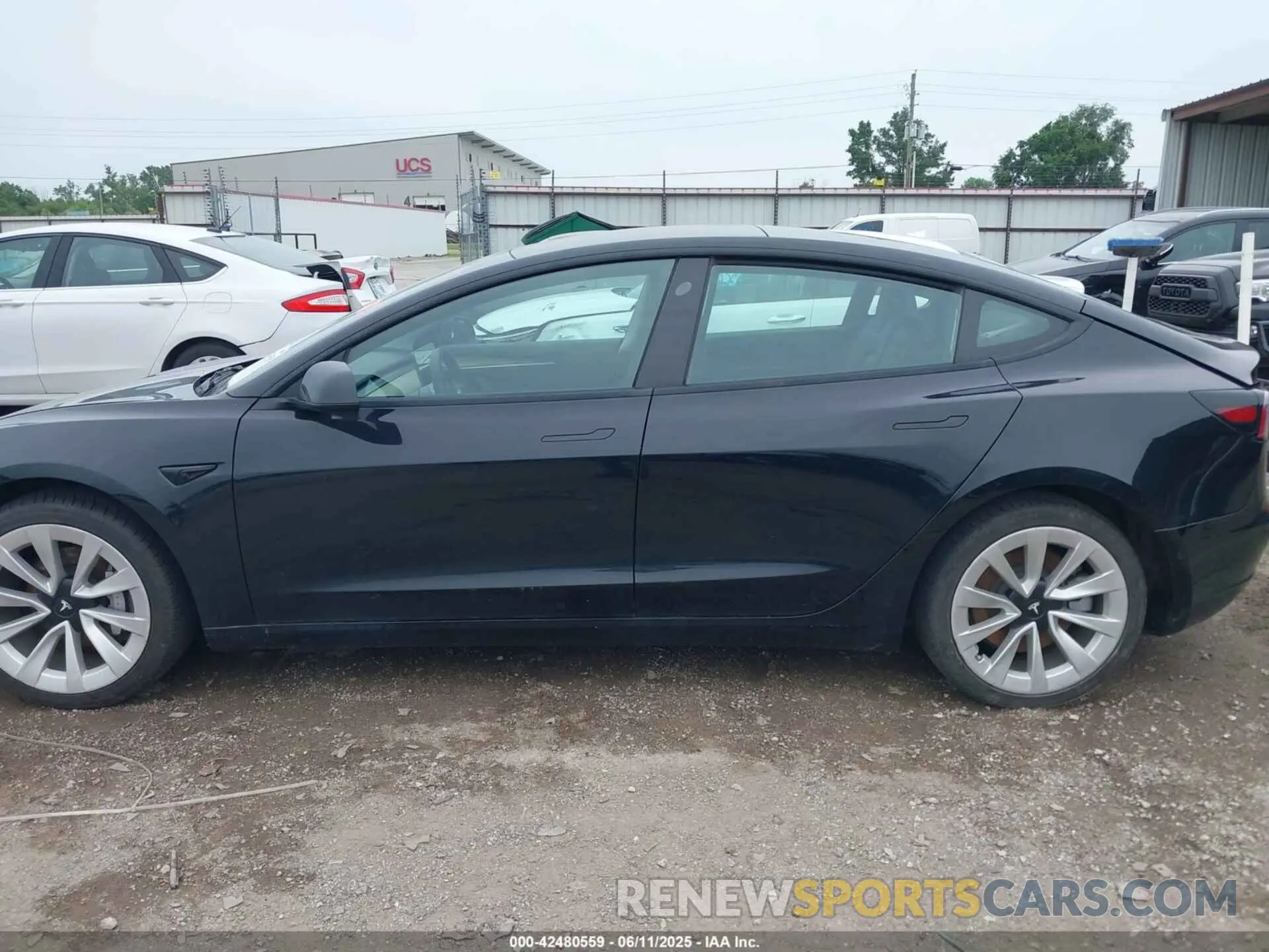 14 Photograph of a damaged car 5YJ3E1EB4NF286815 TESLA MODEL 3 2022