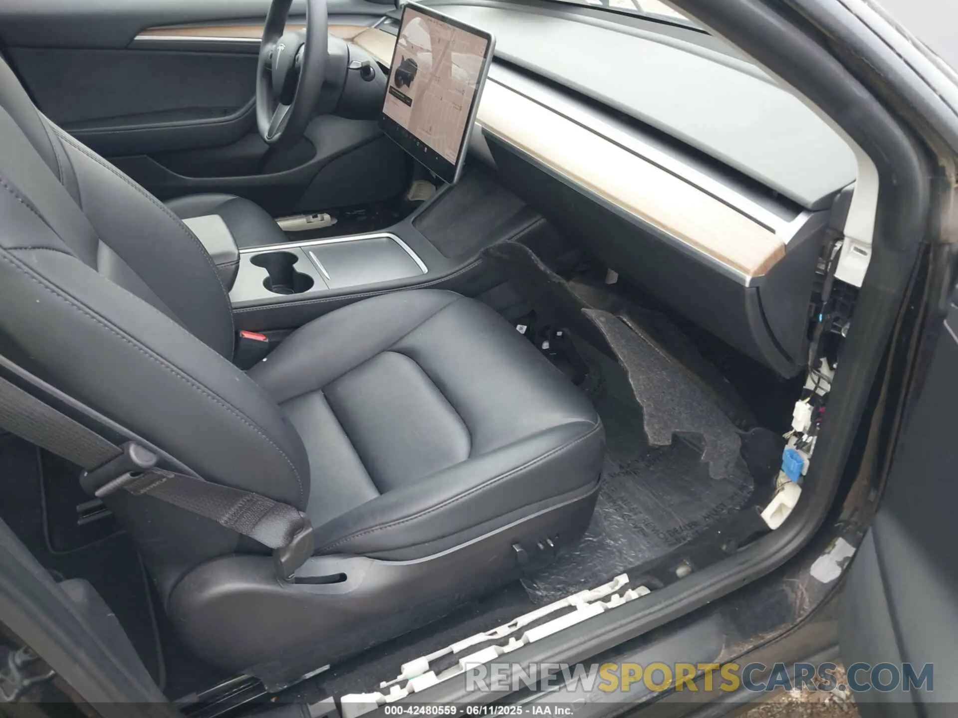 5 Photograph of a damaged car 5YJ3E1EB4NF286815 TESLA MODEL 3 2022
