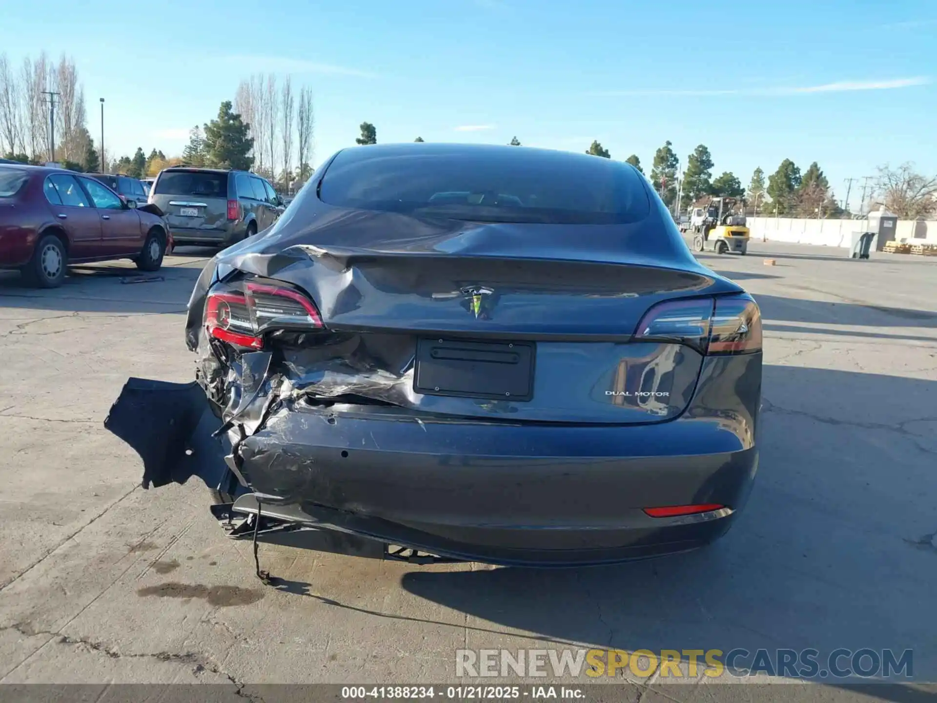 17 Photograph of a damaged car 5YJ3E1EB4NF293635 TESLA MODEL 3 2022