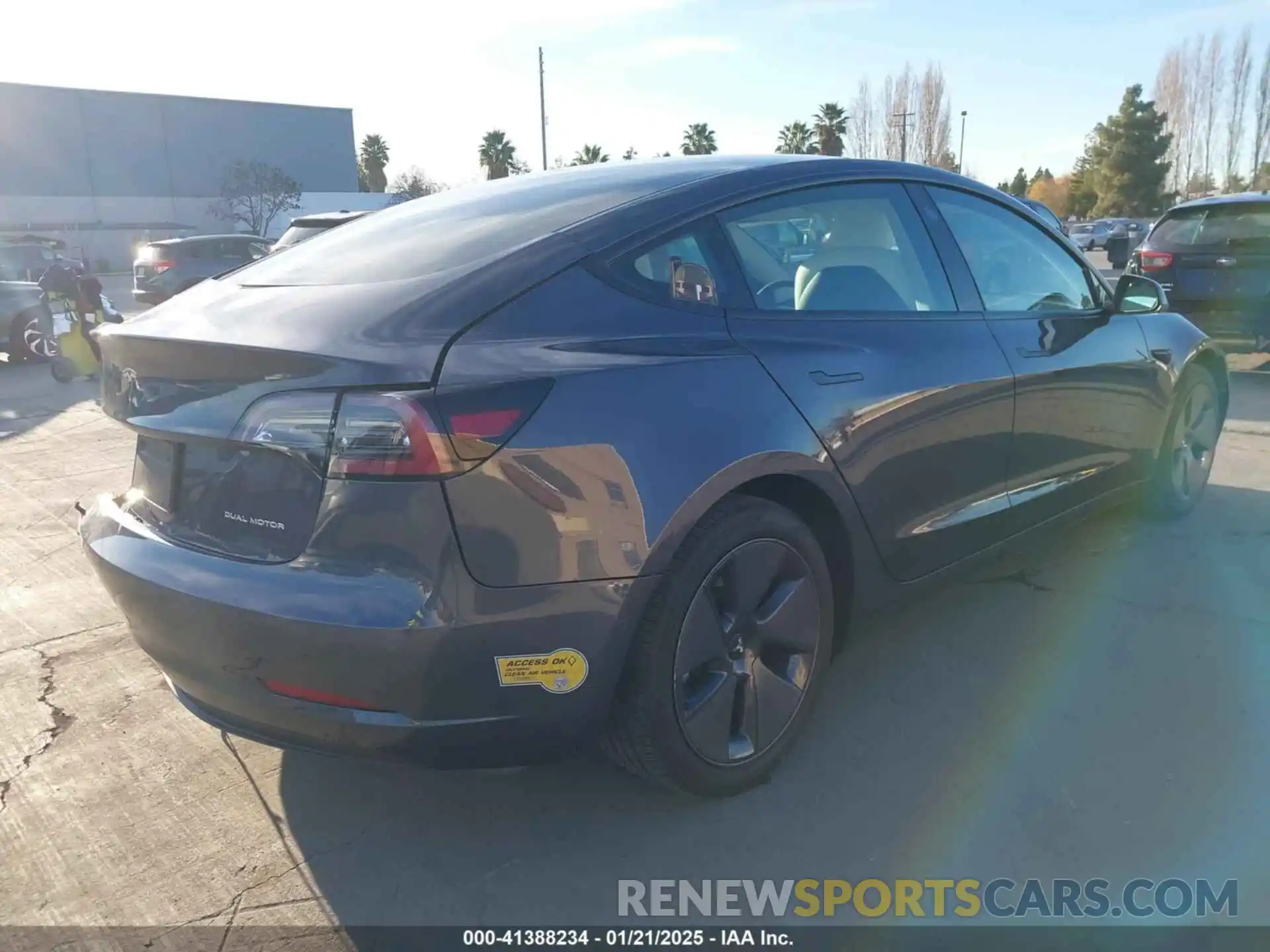 4 Photograph of a damaged car 5YJ3E1EB4NF293635 TESLA MODEL 3 2022