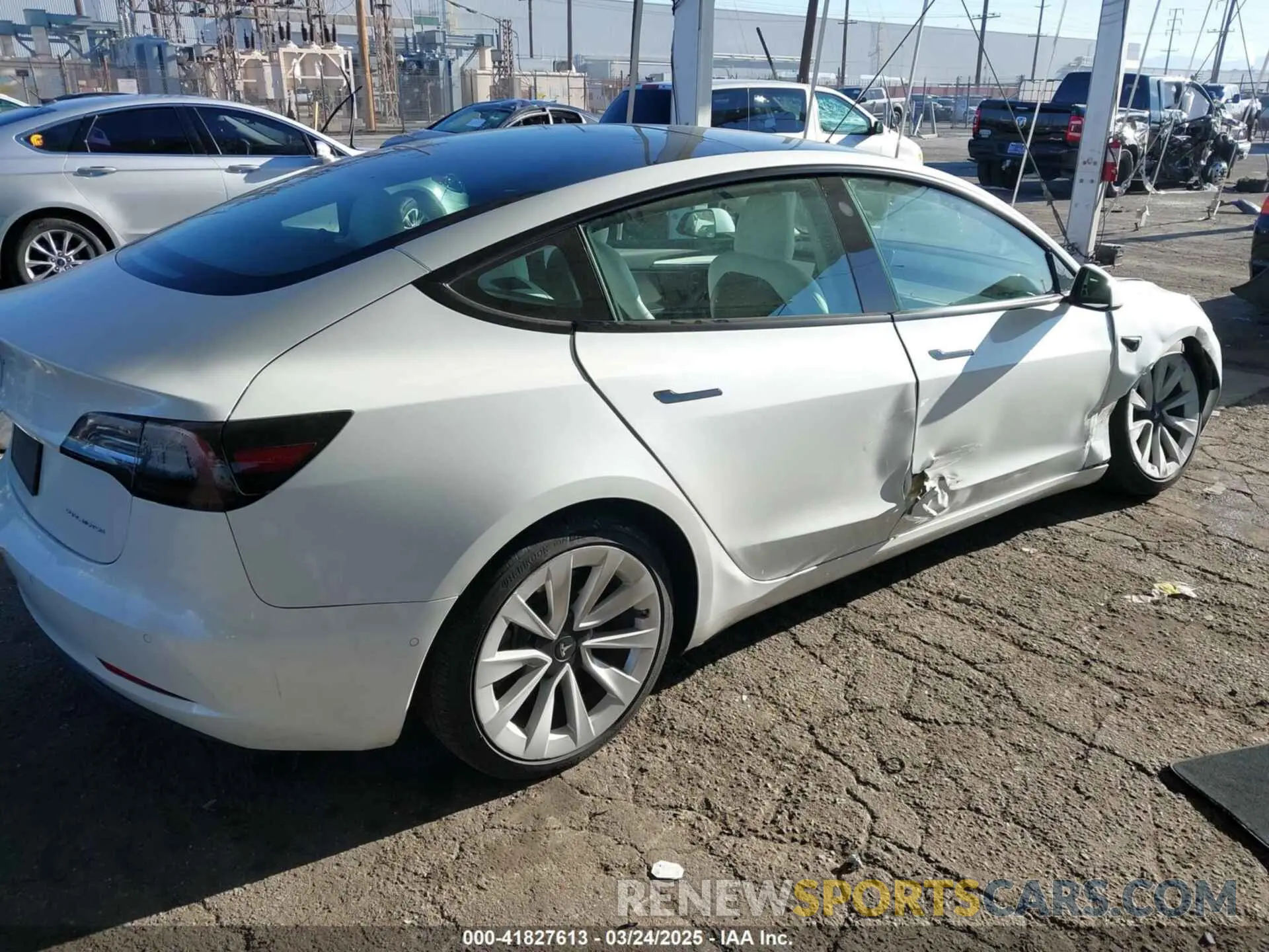 4 Photograph of a damaged car 5YJ3E1EB4NF331218 TESLA MODEL 3 2022