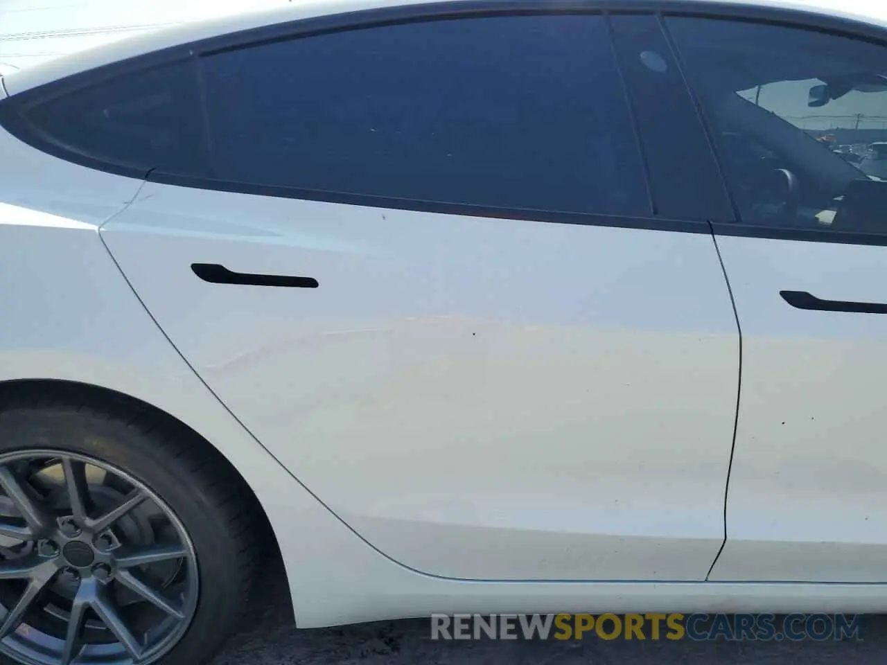 10 Photograph of a damaged car 5YJ3E1EB4NF332403 TESLA MODEL 3 2022
