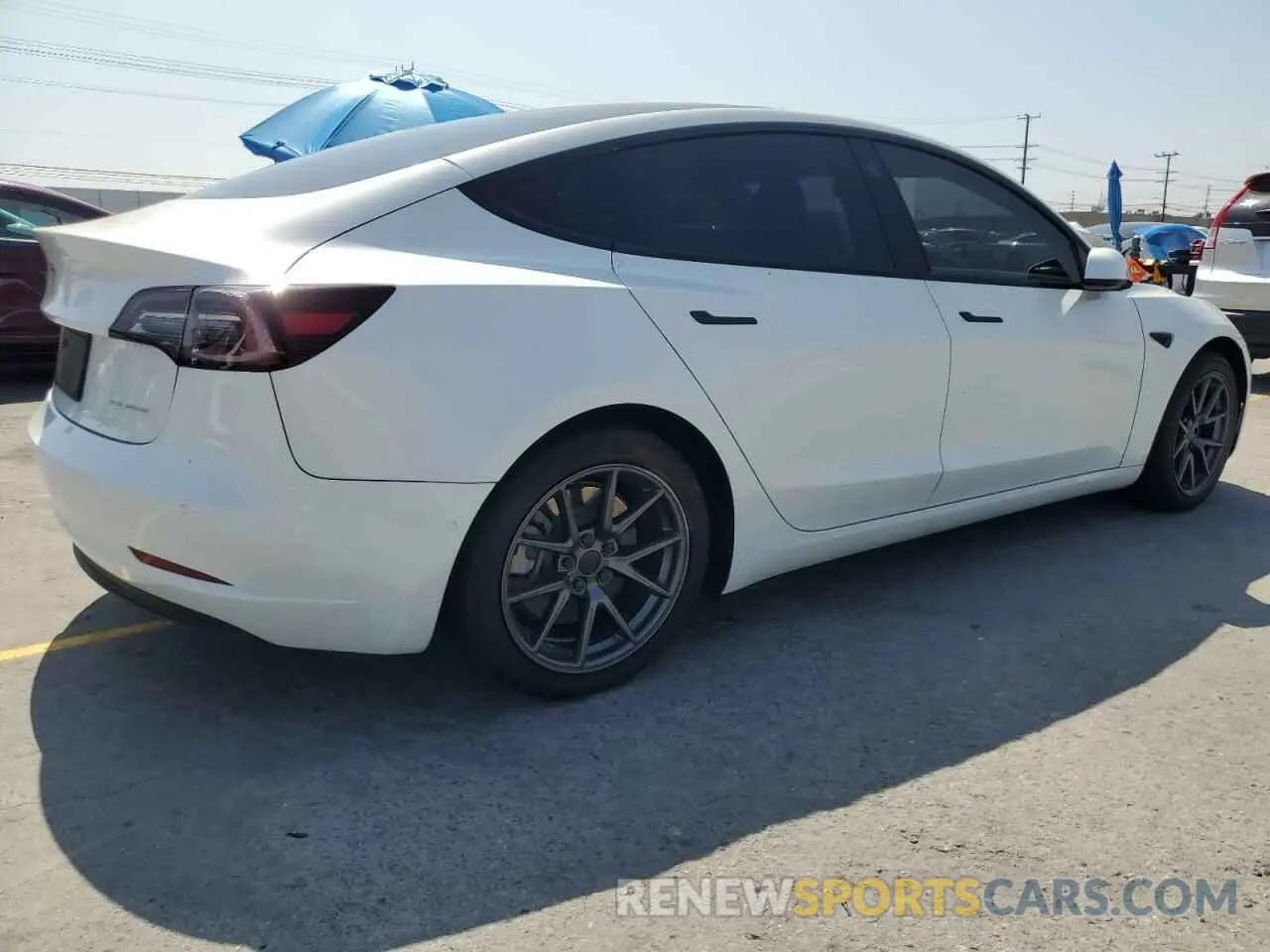 3 Photograph of a damaged car 5YJ3E1EB4NF332403 TESLA MODEL 3 2022