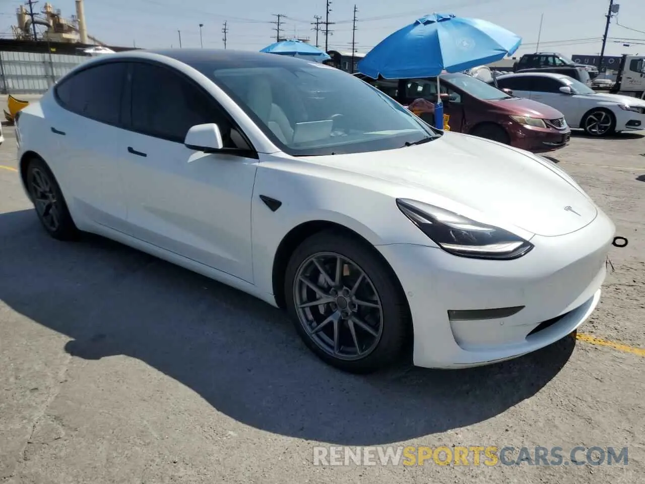 4 Photograph of a damaged car 5YJ3E1EB4NF332403 TESLA MODEL 3 2022