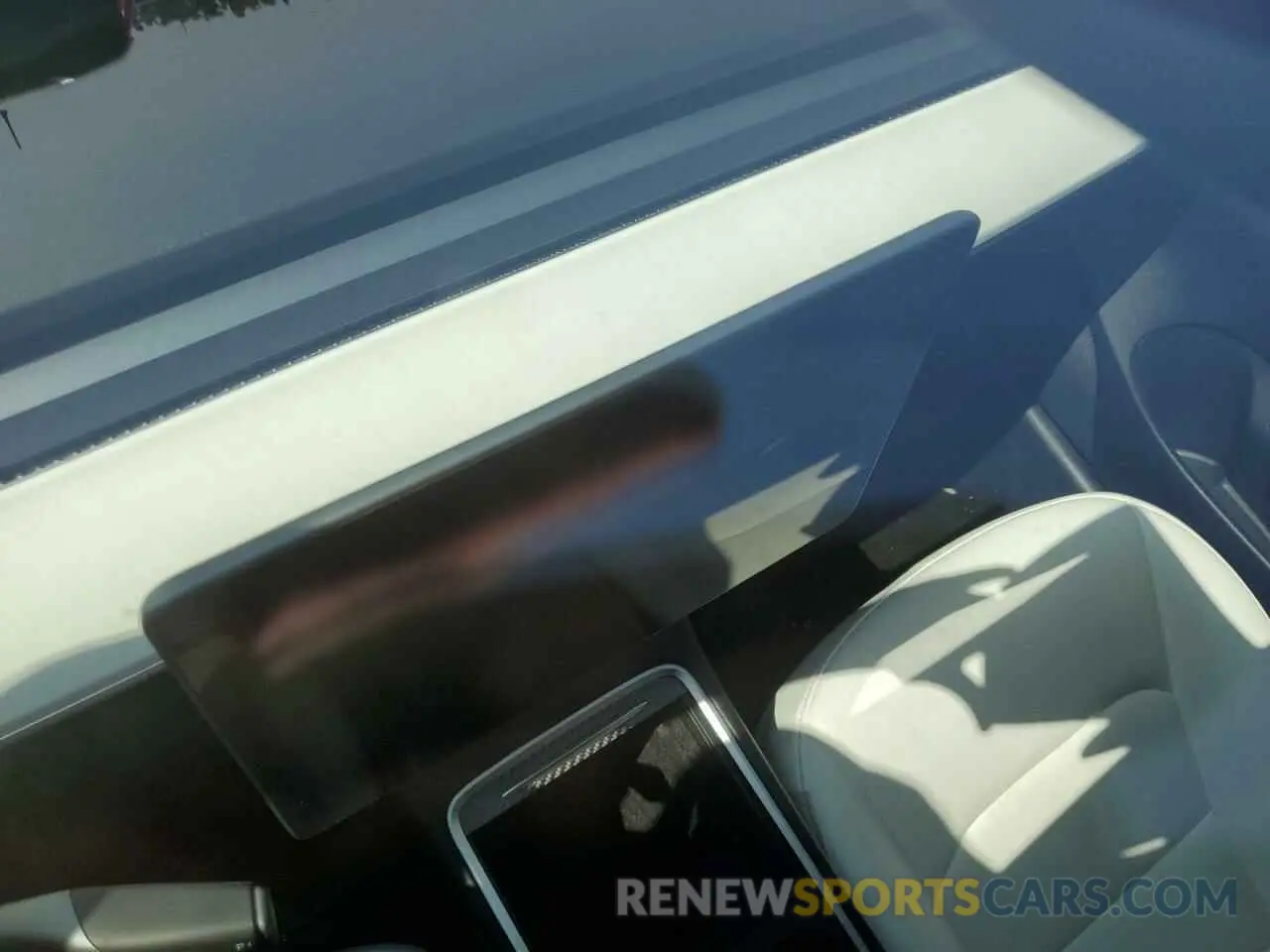 9 Photograph of a damaged car 5YJ3E1EB4NF332403 TESLA MODEL 3 2022