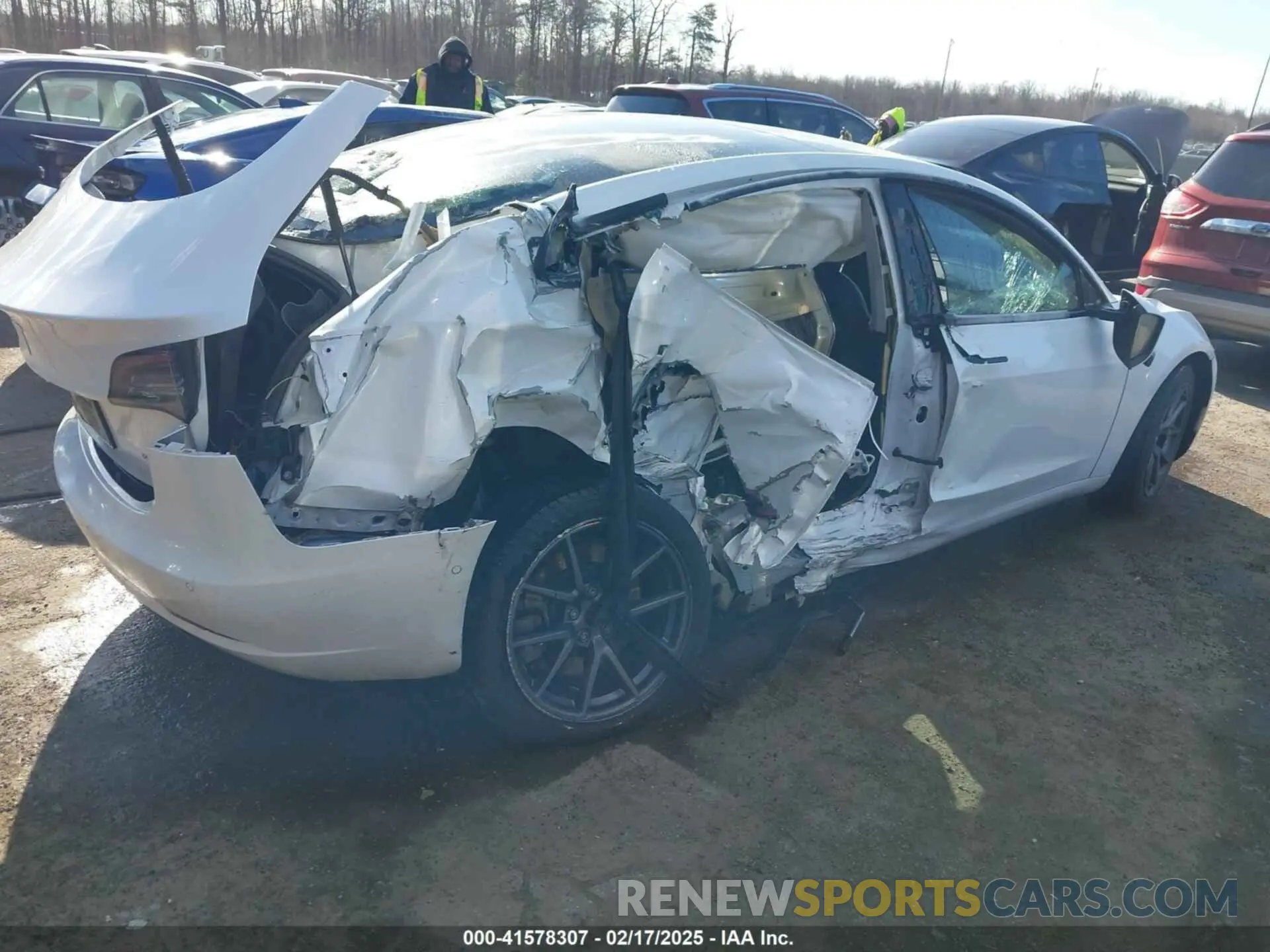 4 Photograph of a damaged car 5YJ3E1EB4NF334877 TESLA MODEL 3 2022