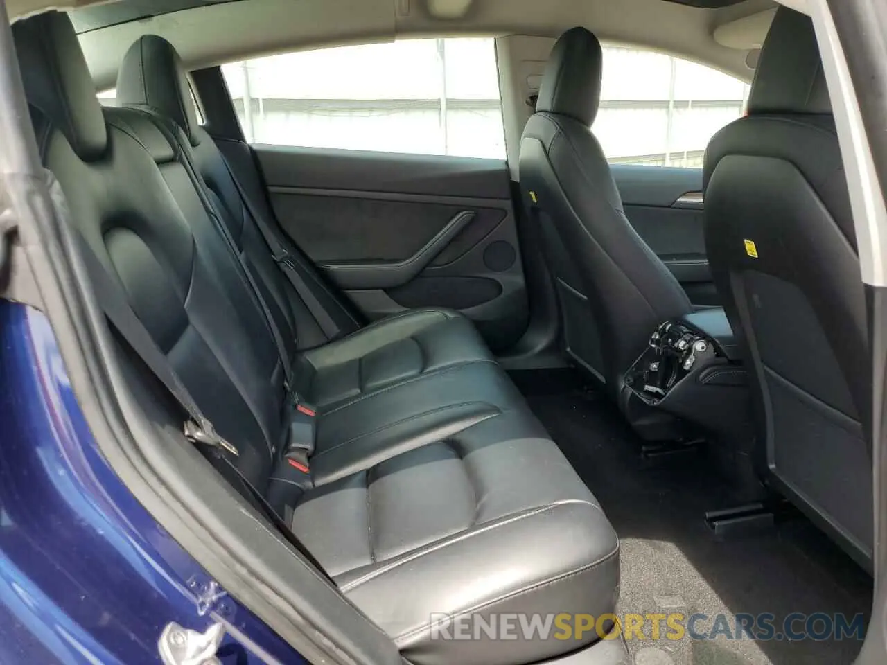 10 Photograph of a damaged car 5YJ3E1EB4NF335530 TESLA MODEL 3 2022