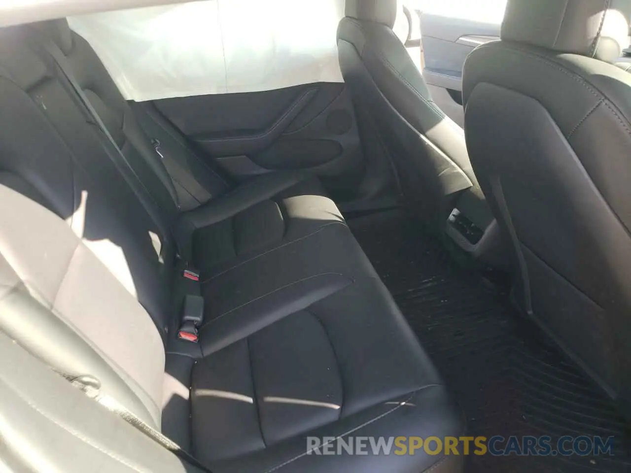 10 Photograph of a damaged car 5YJ3E1EB4NF339156 TESLA MODEL 3 2022
