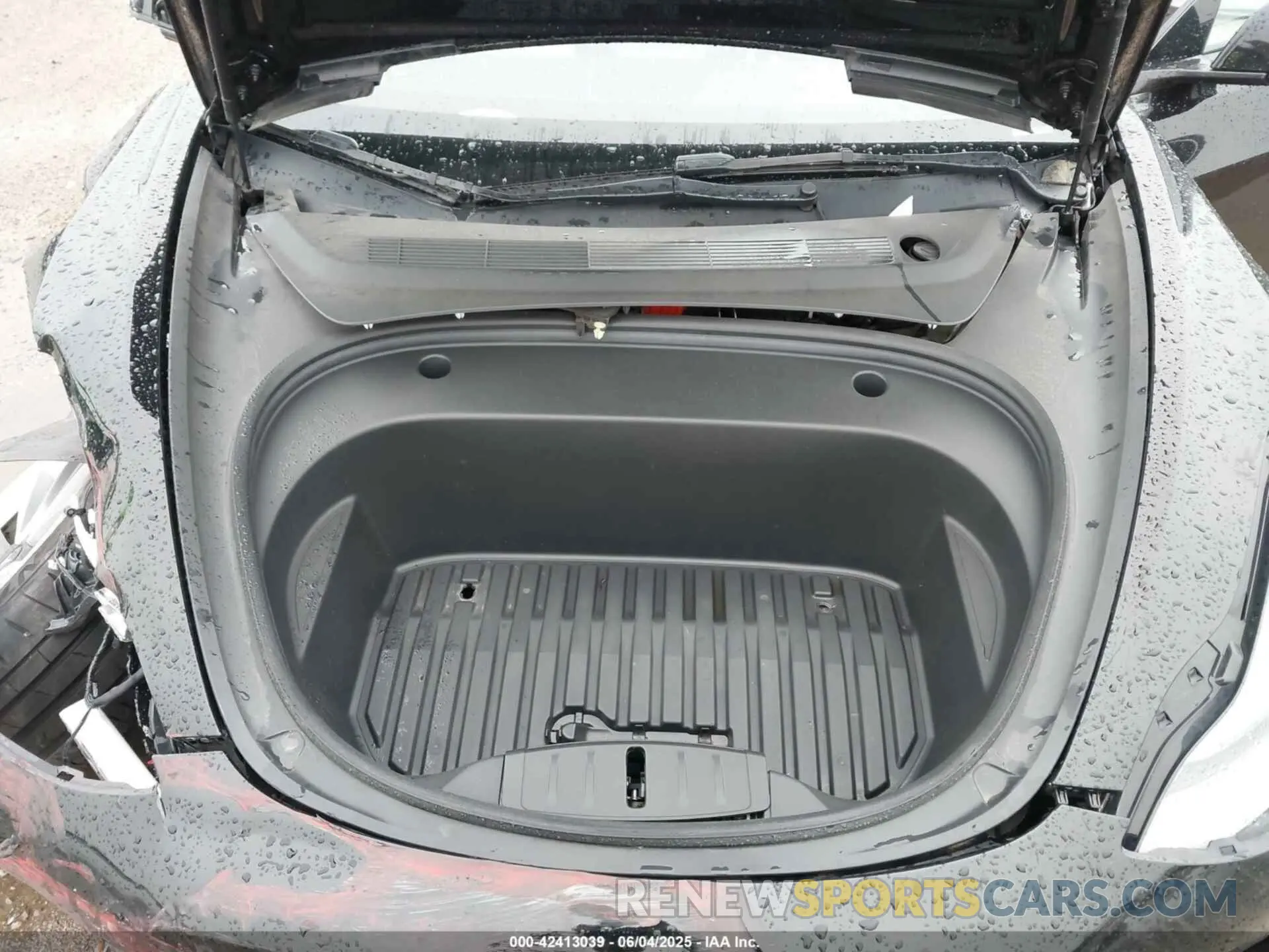 10 Photograph of a damaged car 5YJ3E1EB5NF115555 TESLA MODEL 3 2022