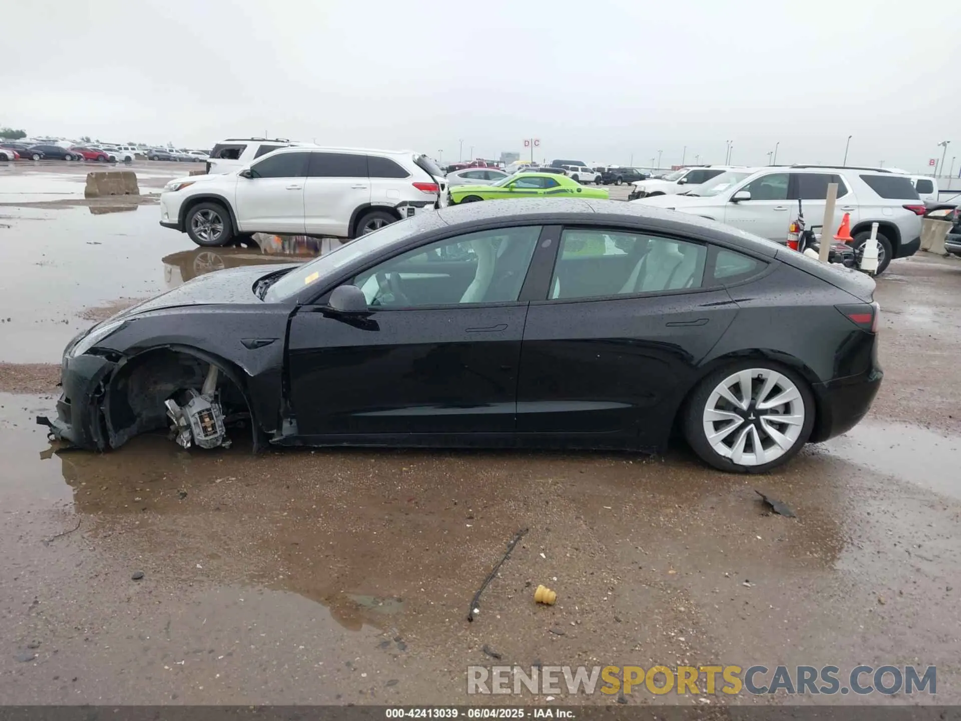 15 Photograph of a damaged car 5YJ3E1EB5NF115555 TESLA MODEL 3 2022