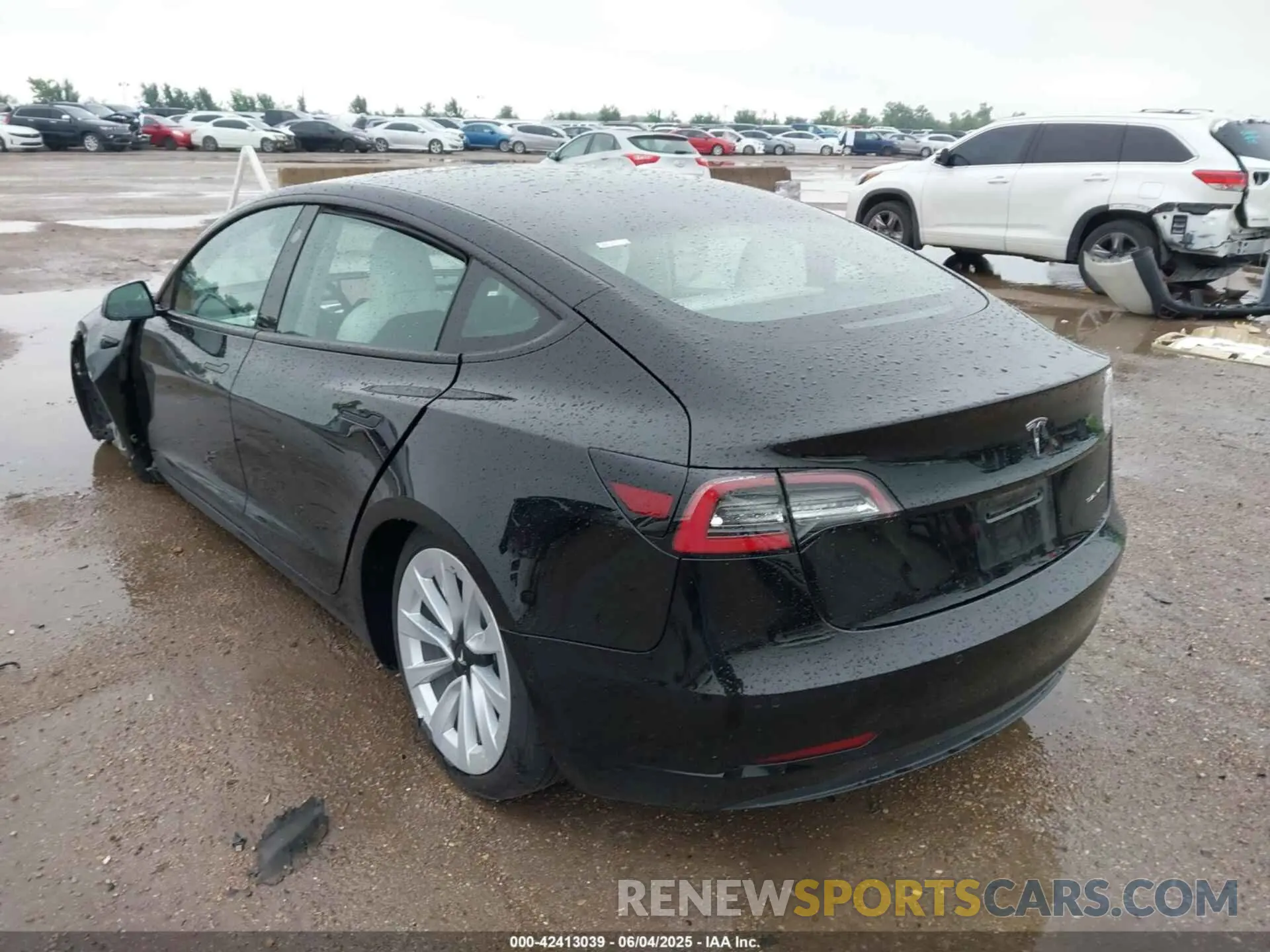 3 Photograph of a damaged car 5YJ3E1EB5NF115555 TESLA MODEL 3 2022
