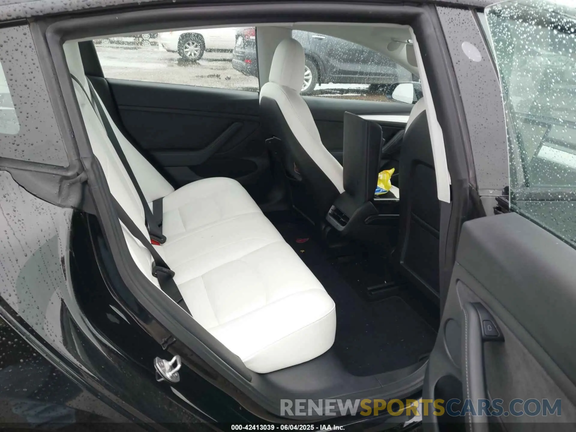 8 Photograph of a damaged car 5YJ3E1EB5NF115555 TESLA MODEL 3 2022
