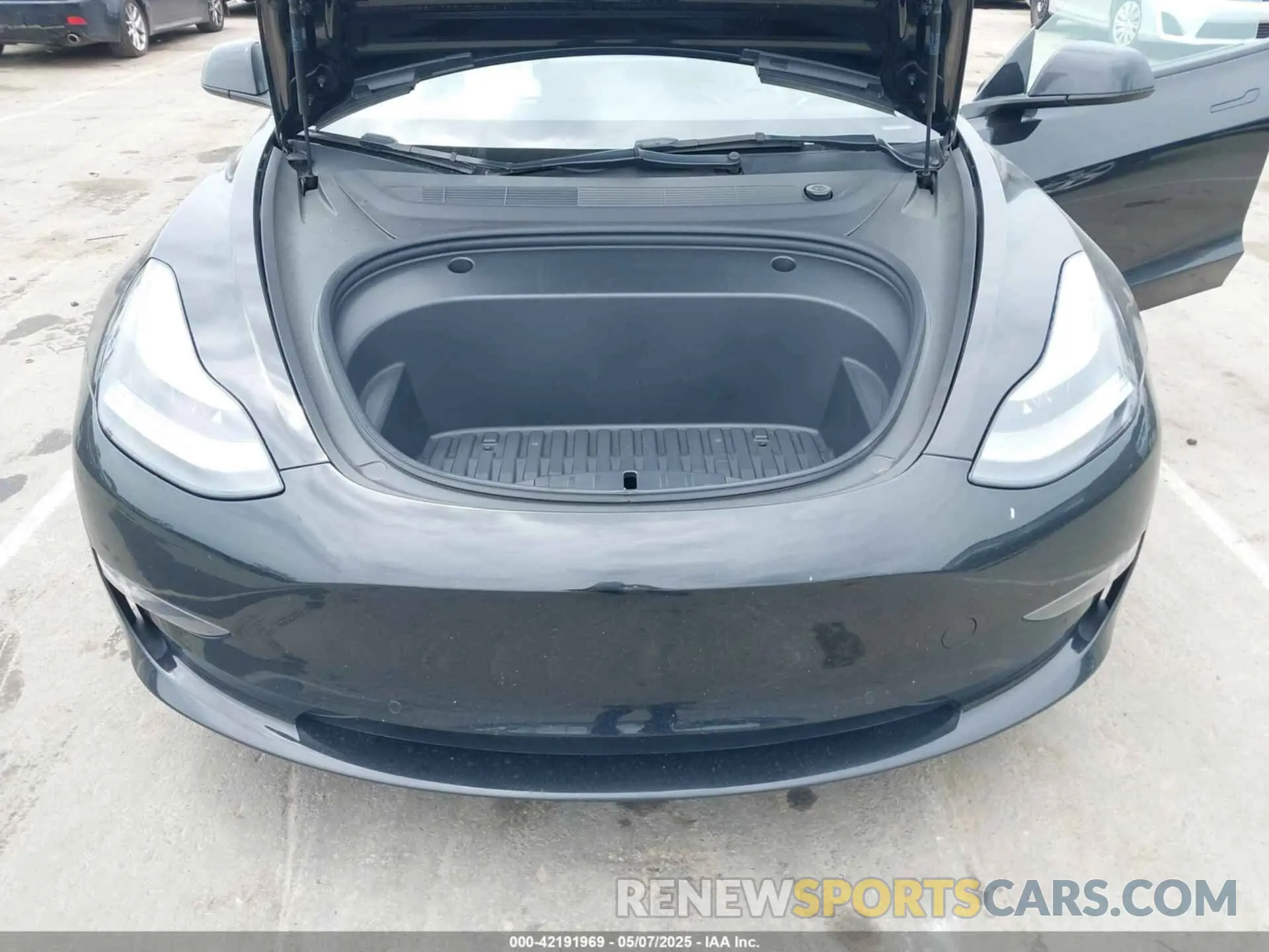 10 Photograph of a damaged car 5YJ3E1EB5NF117192 TESLA MODEL 3 2022