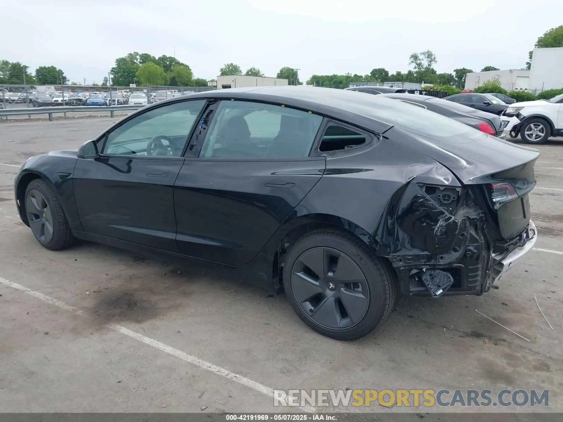 13 Photograph of a damaged car 5YJ3E1EB5NF117192 TESLA MODEL 3 2022