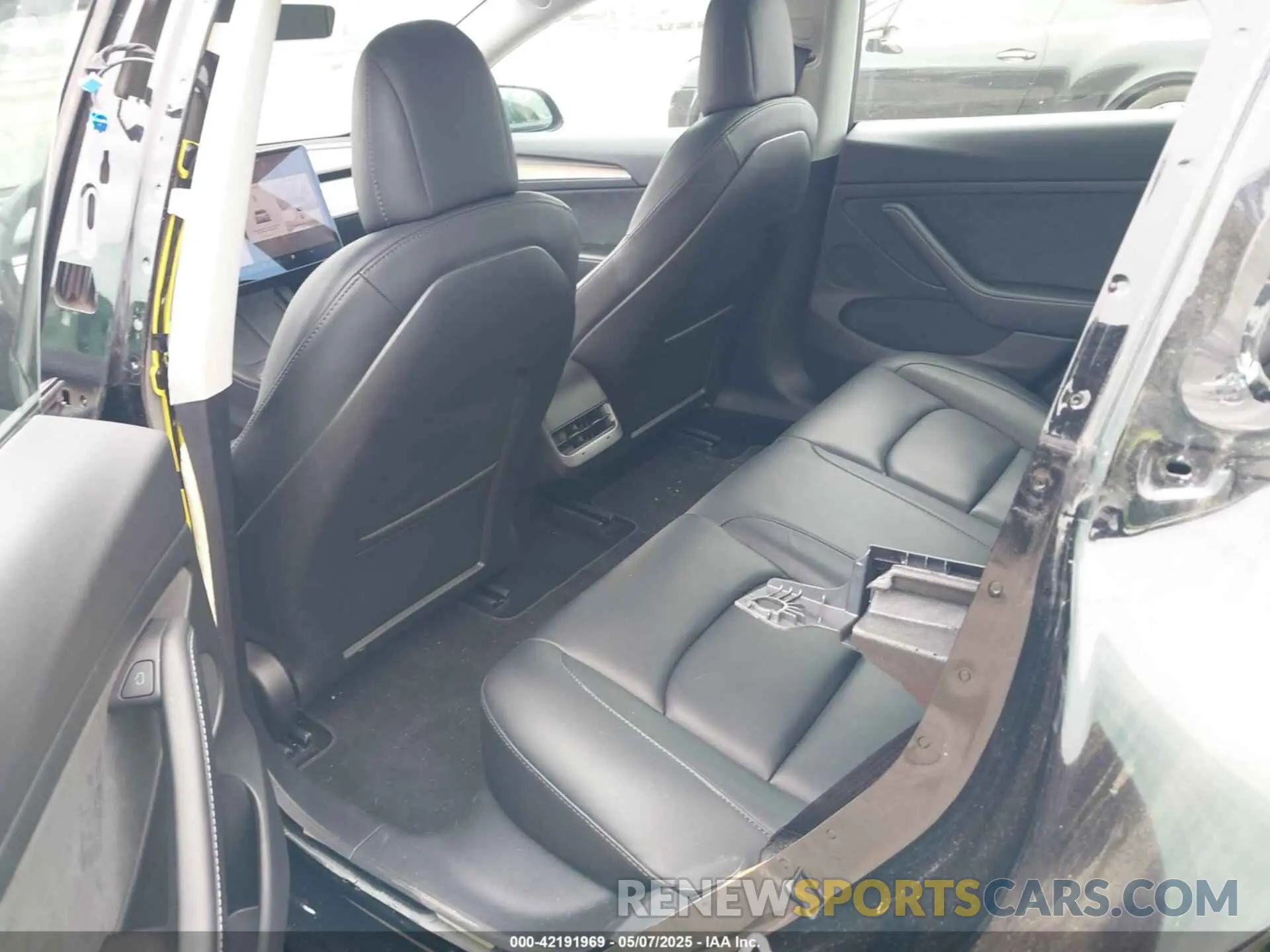 8 Photograph of a damaged car 5YJ3E1EB5NF117192 TESLA MODEL 3 2022