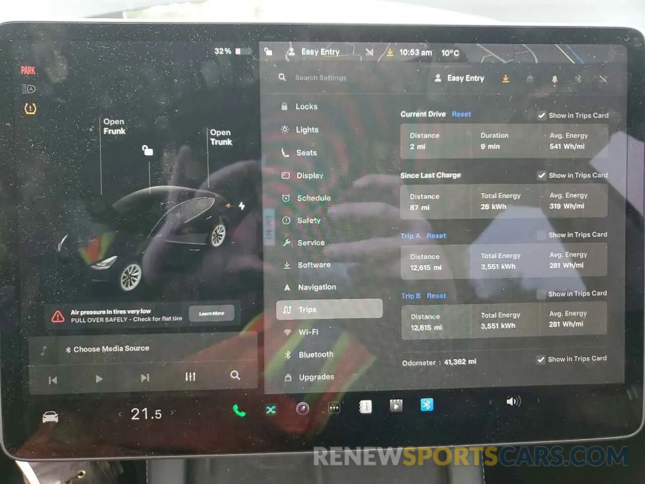 9 Photograph of a damaged car 5YJ3E1EB5NF118892 TESLA MODEL 3 2022
