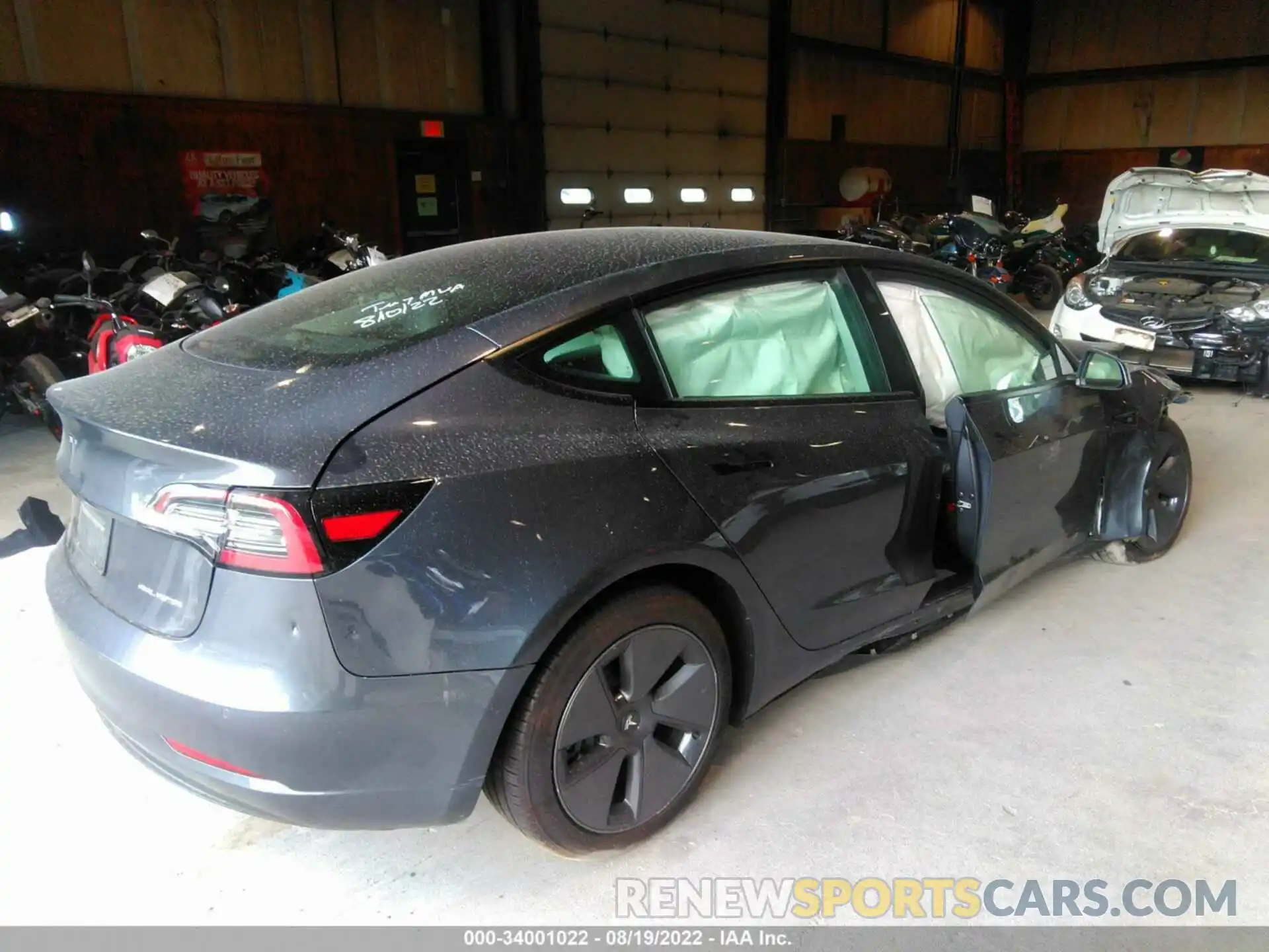 4 Photograph of a damaged car 5YJ3E1EB5NF130993 TESLA MODEL 3 2022