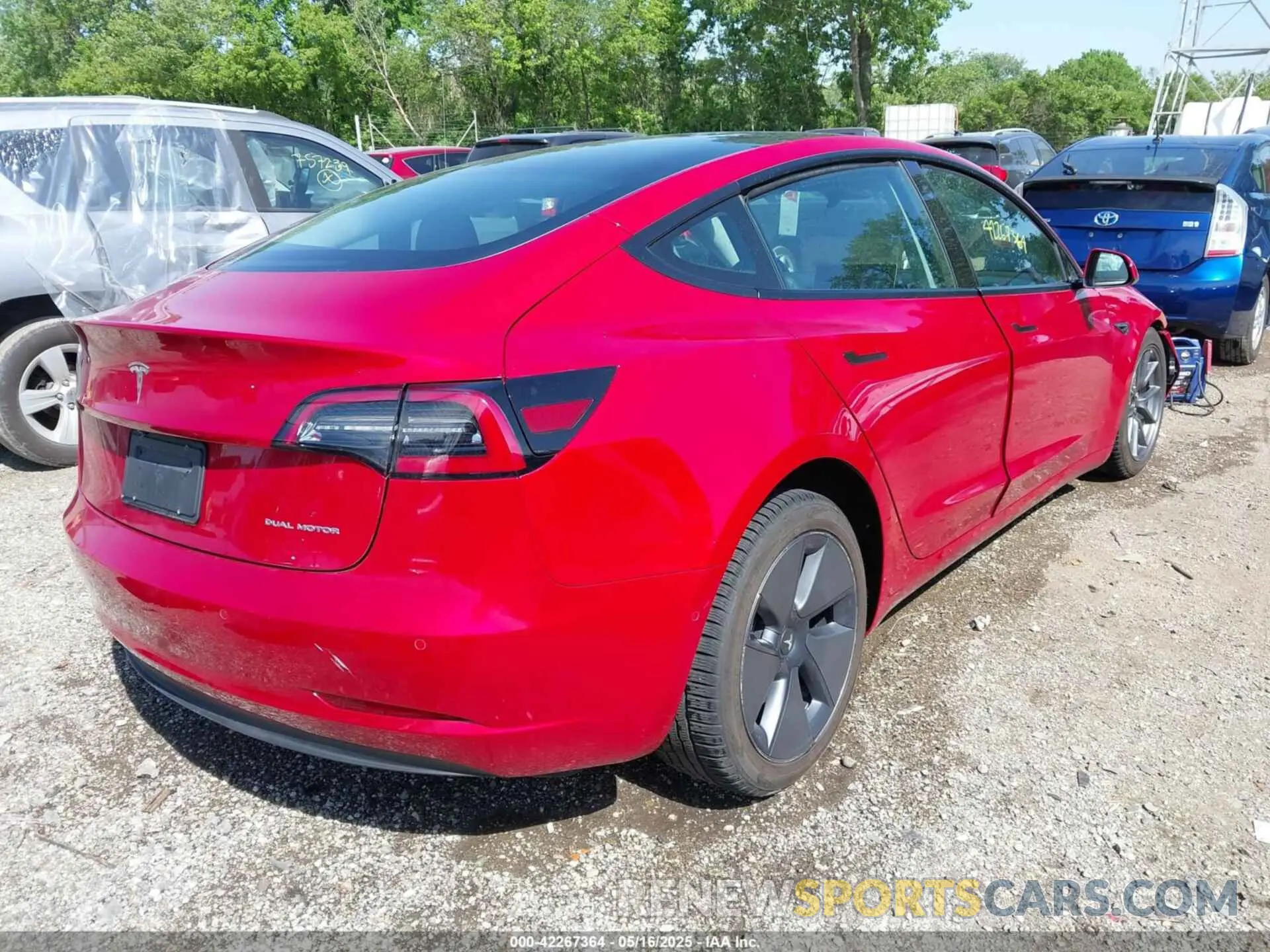4 Photograph of a damaged car 5YJ3E1EB5NF135319 TESLA MODEL 3 2022