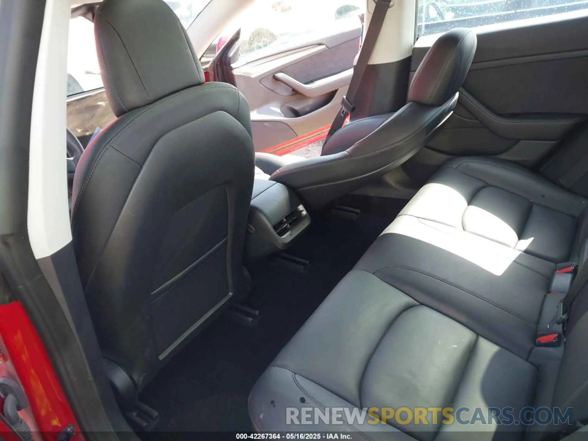 8 Photograph of a damaged car 5YJ3E1EB5NF135319 TESLA MODEL 3 2022