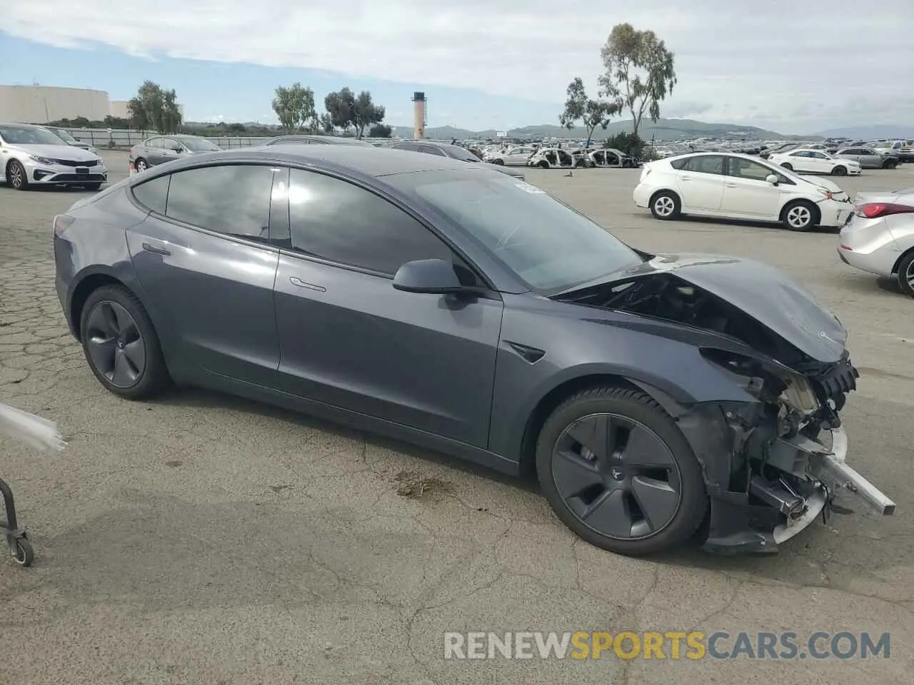 4 Photograph of a damaged car 5YJ3E1EB5NF135577 TESLA MODEL 3 2022