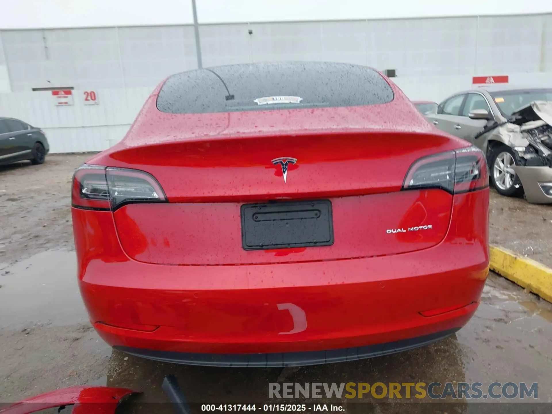17 Photograph of a damaged car 5YJ3E1EB5NF152072 TESLA MODEL 3 2022