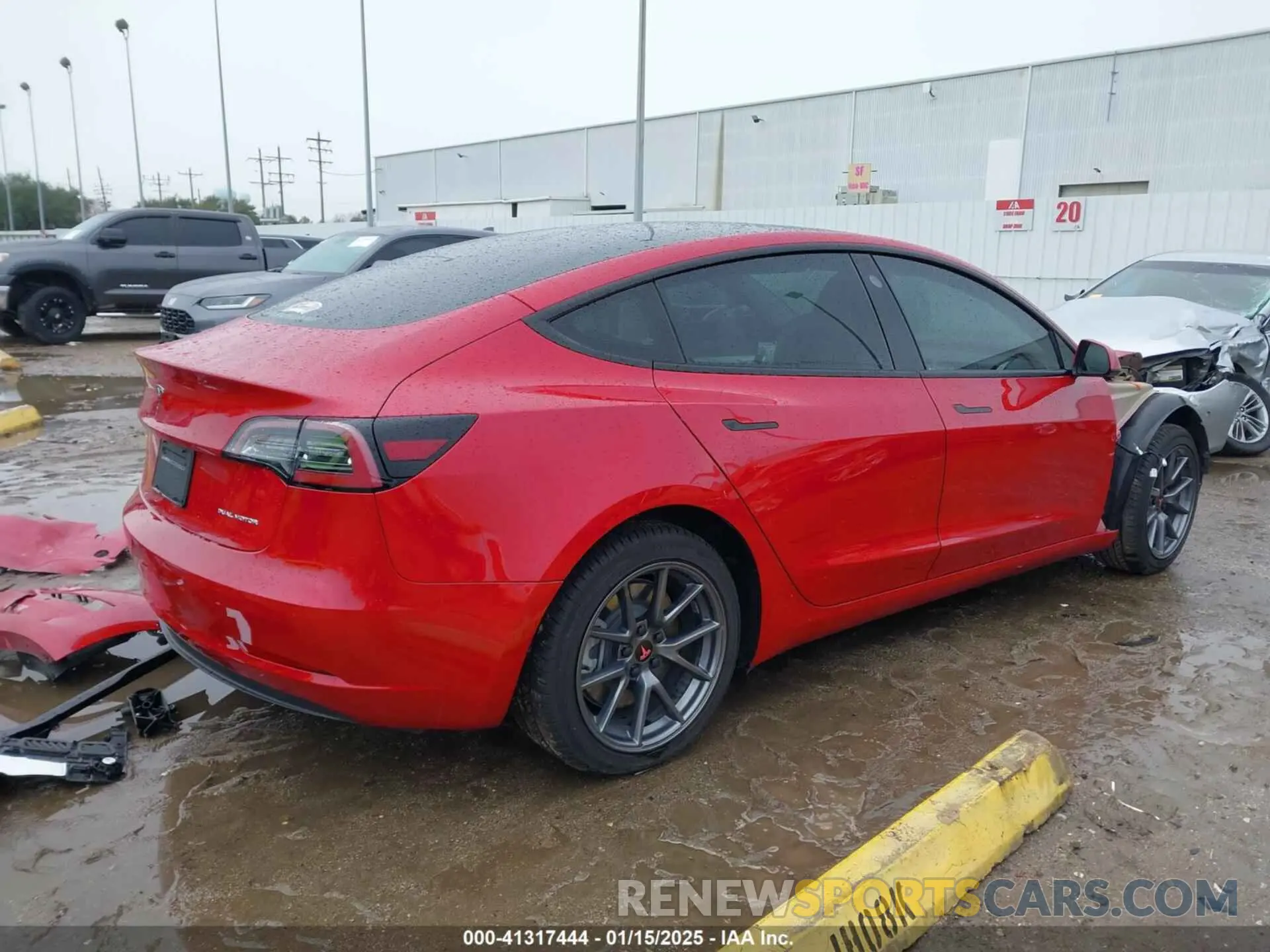 4 Photograph of a damaged car 5YJ3E1EB5NF152072 TESLA MODEL 3 2022
