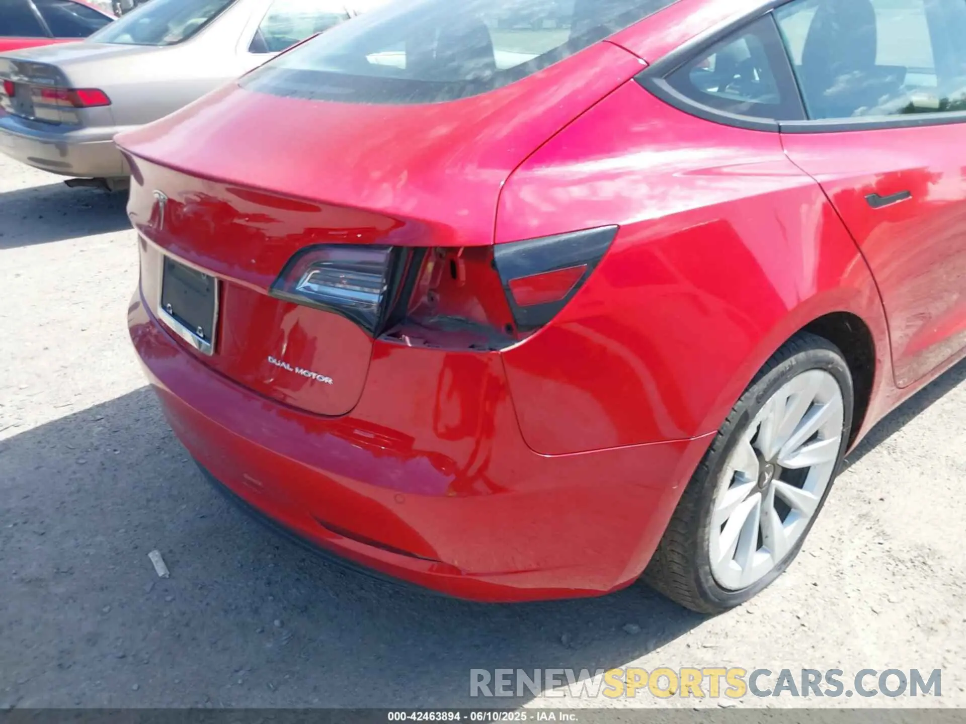 21 Photograph of a damaged car 5YJ3E1EB5NF174606 TESLA MODEL 3 2022