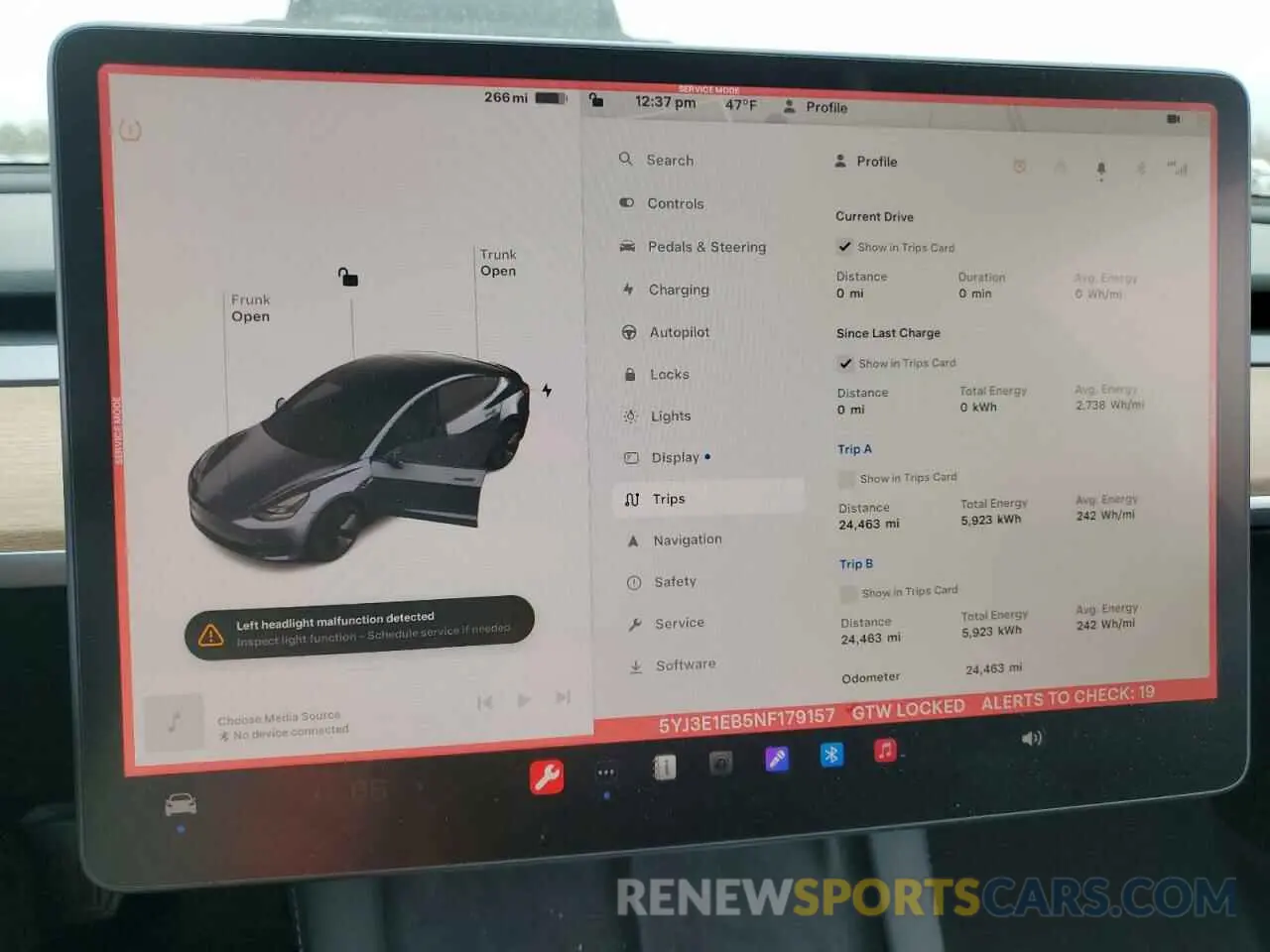 9 Photograph of a damaged car 5YJ3E1EB5NF179157 TESLA MODEL 3 2022
