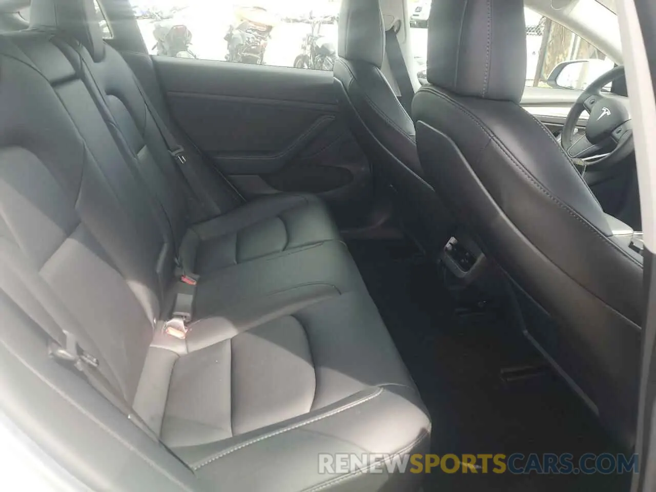 10 Photograph of a damaged car 5YJ3E1EB5NF184262 TESLA MODEL 3 2022