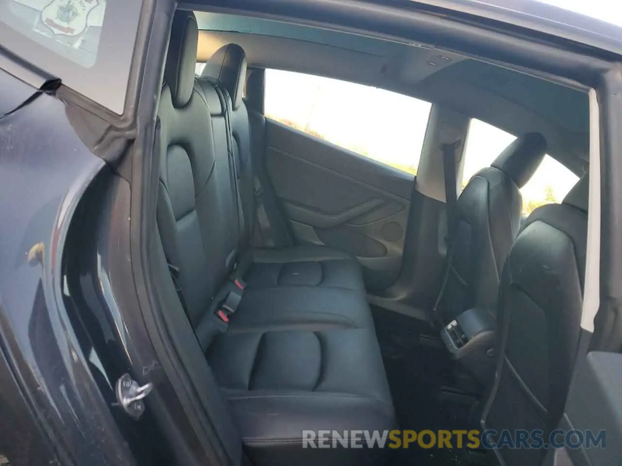 10 Photograph of a damaged car 5YJ3E1EB5NF204025 TESLA MODEL 3 2022