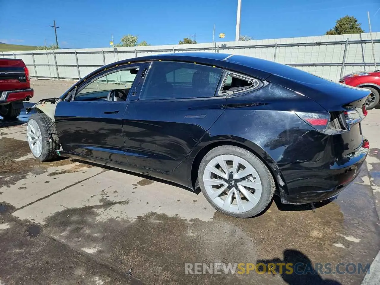 2 Photograph of a damaged car 5YJ3E1EB5NF205661 TESLA MODEL 3 2022