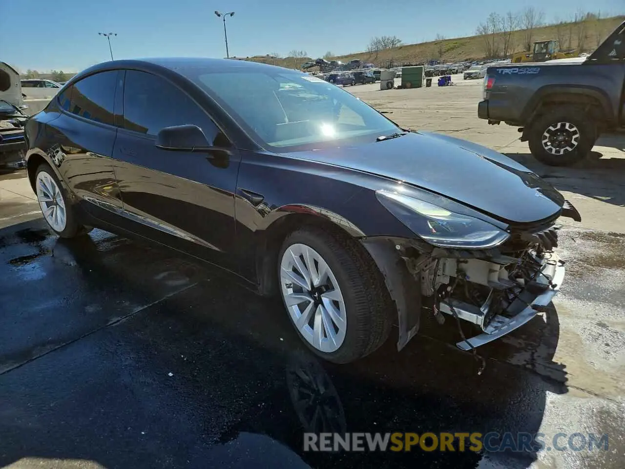 4 Photograph of a damaged car 5YJ3E1EB5NF205661 TESLA MODEL 3 2022
