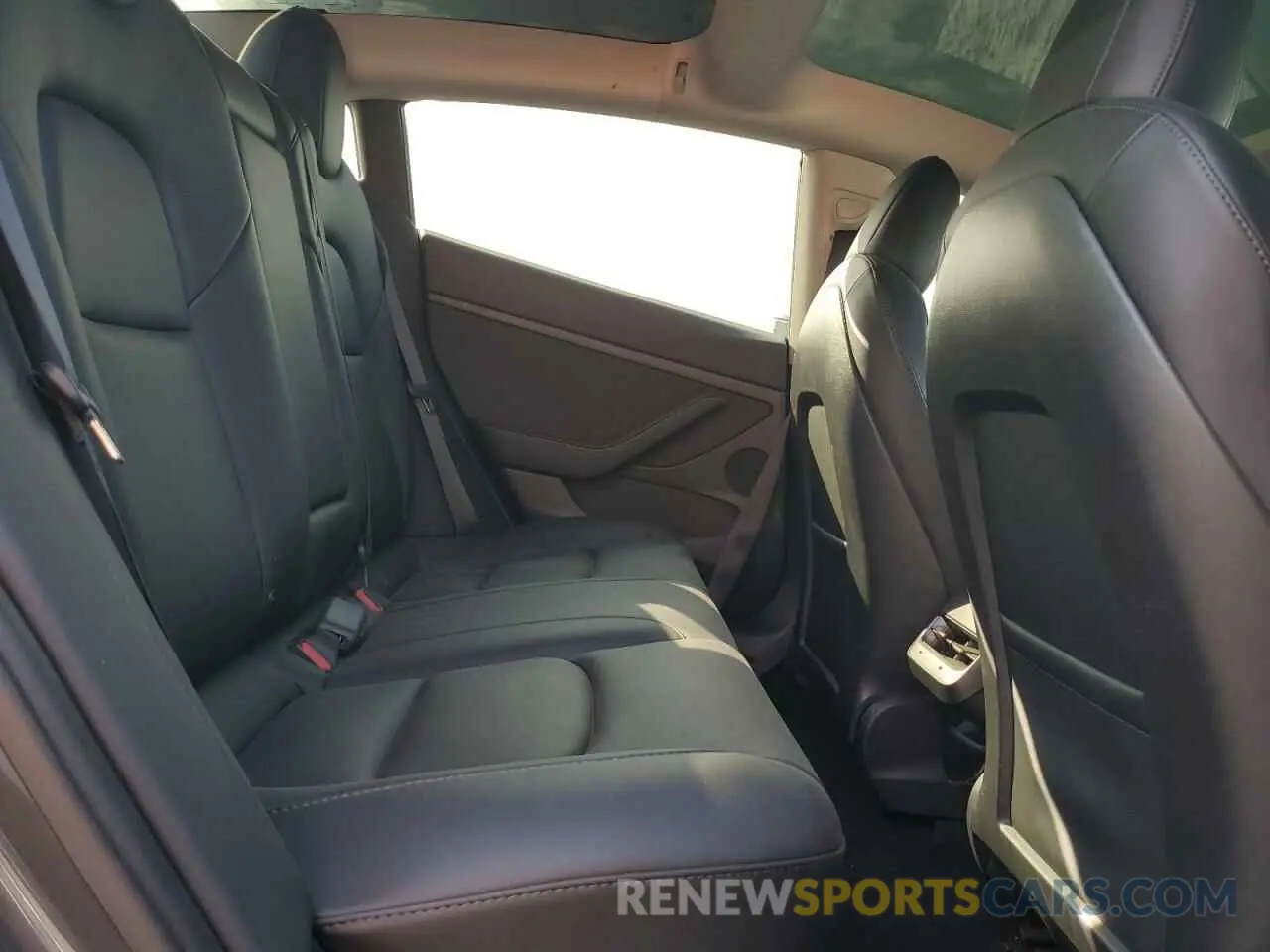 10 Photograph of a damaged car 5YJ3E1EB5NF221746 TESLA MODEL 3 2022