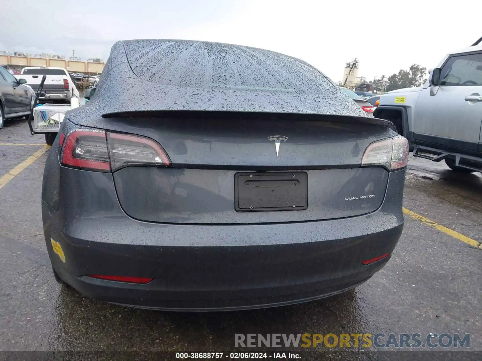 17 Photograph of a damaged car 5YJ3E1EB5NF221990 TESLA MODEL 3 2022