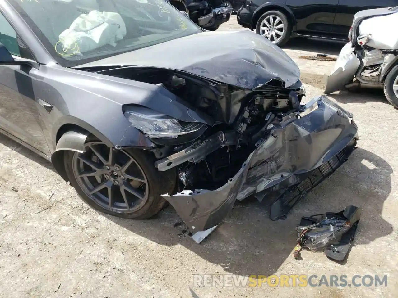 9 Photograph of a damaged car 5YJ3E1EB5NF242886 TESLA MODEL 3 2022